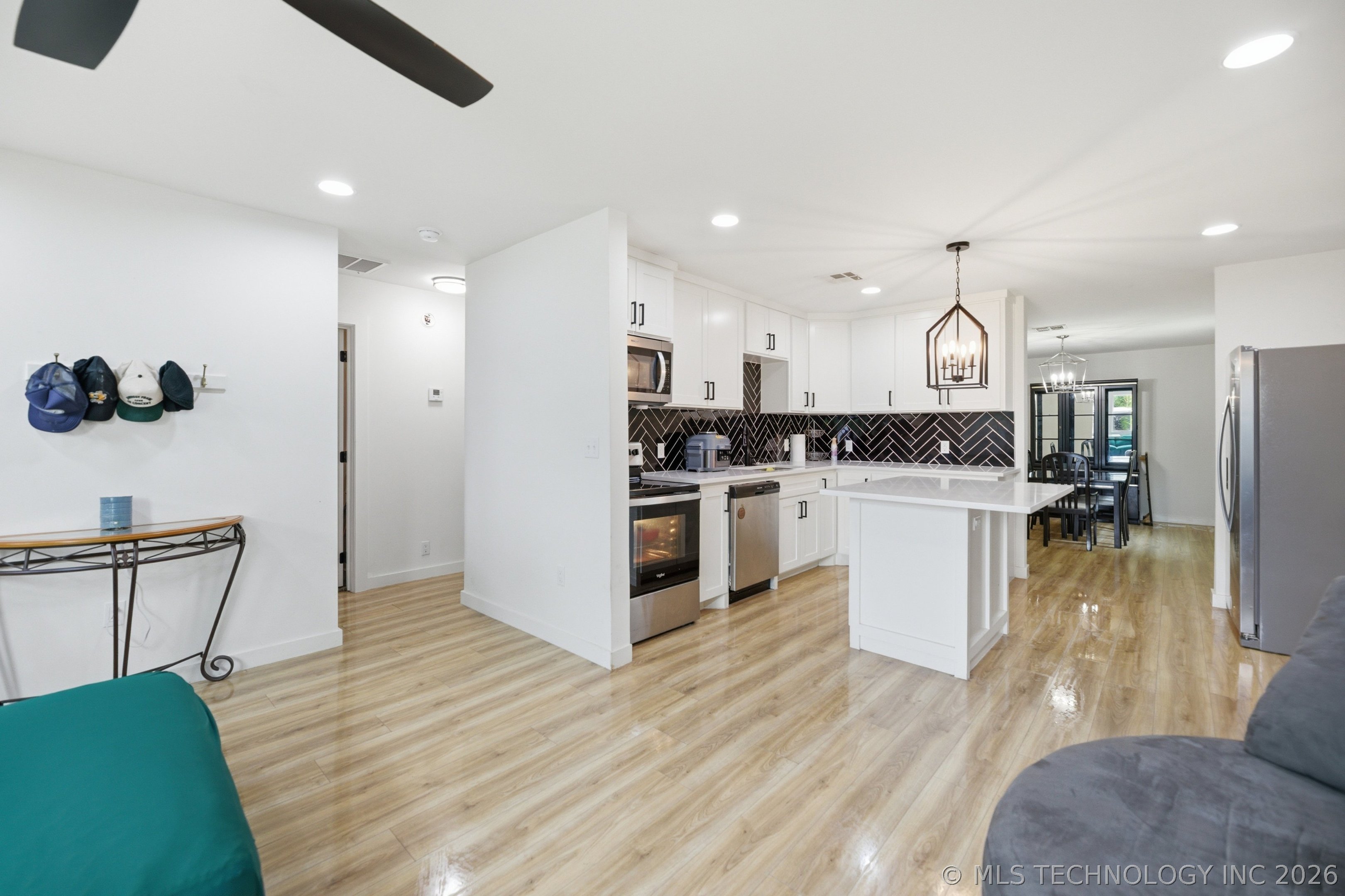1024 N Winston Avenue W Property Photo 4