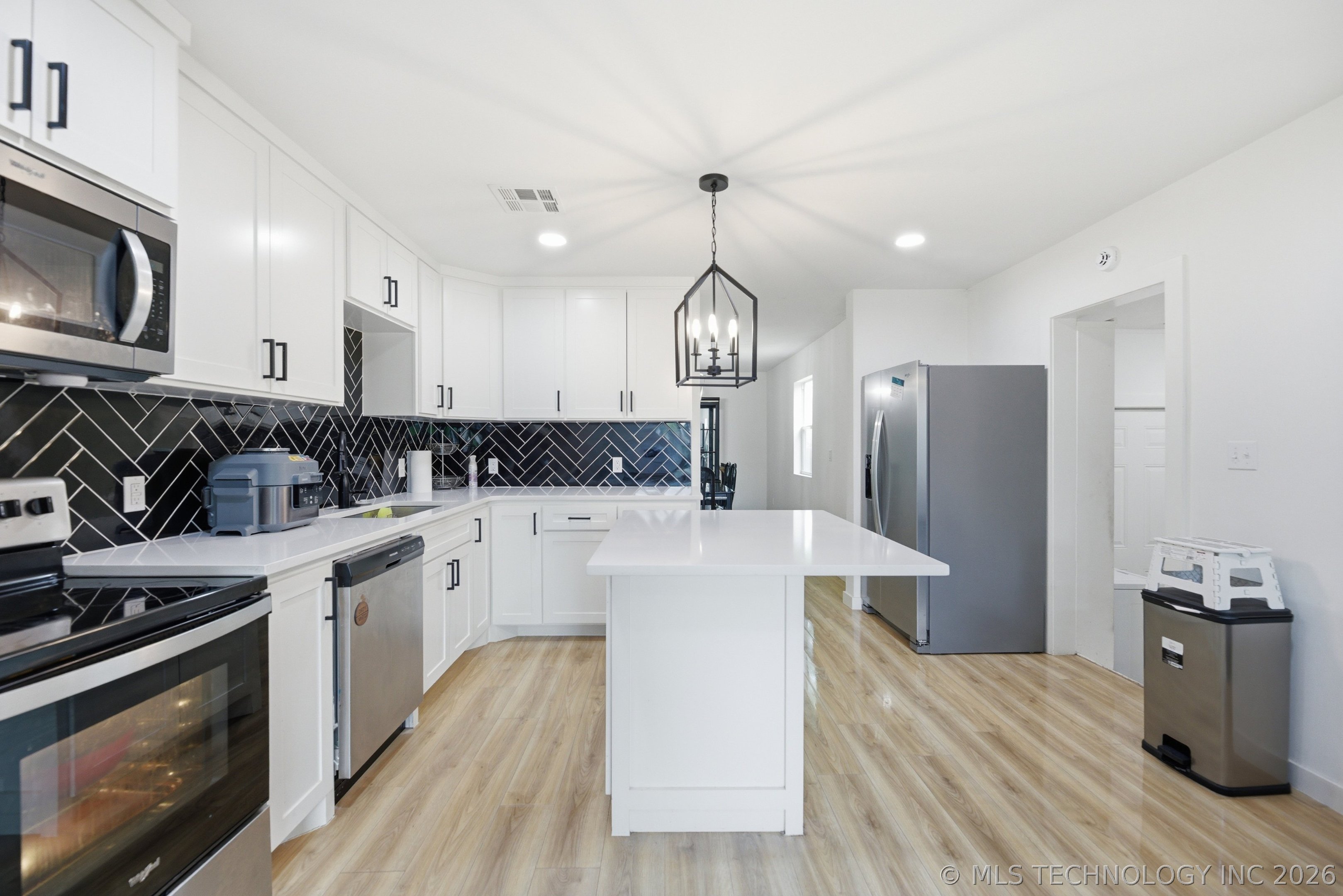 1024 N Winston Avenue W Property Photo 6