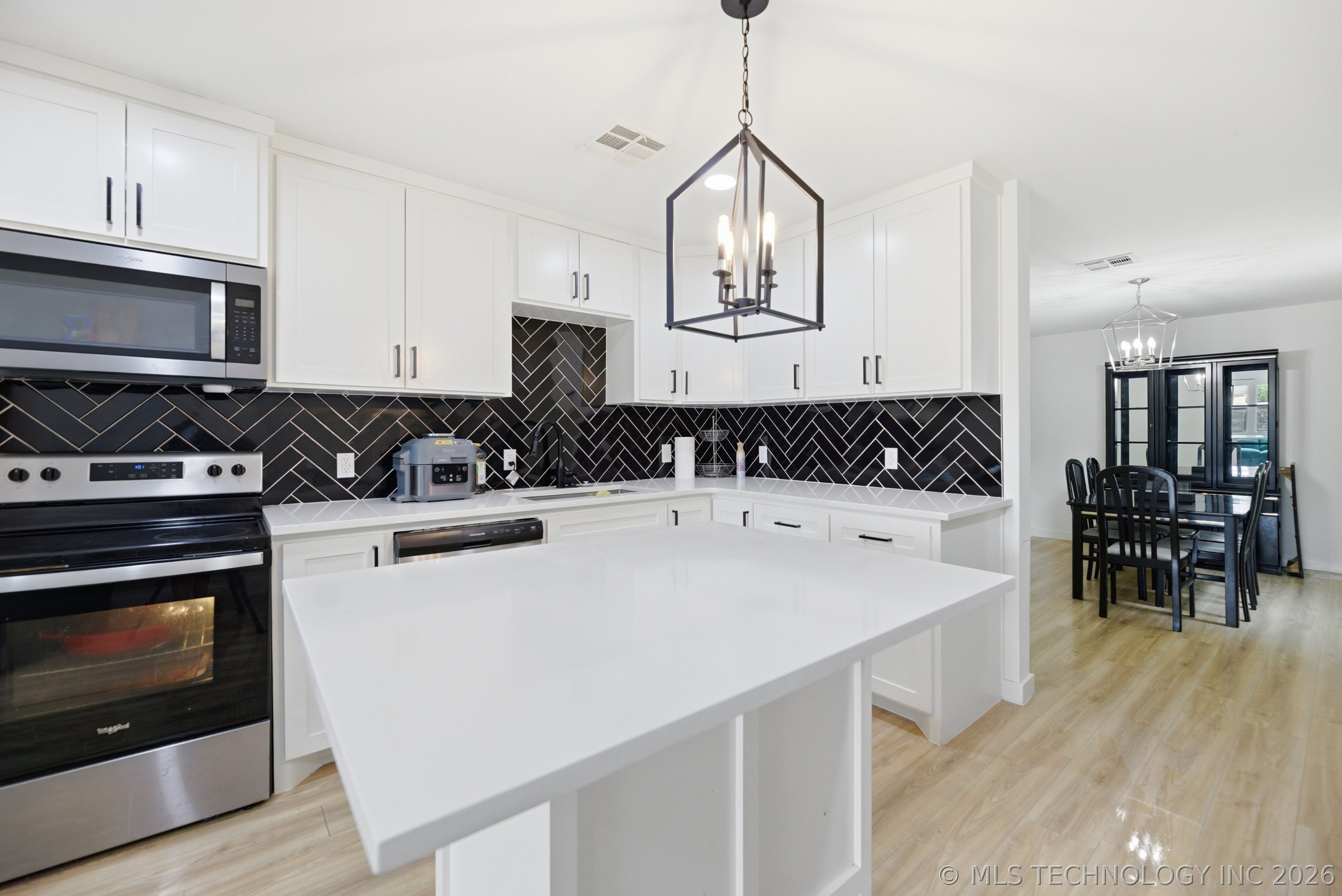 1024 N Winston Avenue W Property Photo 7