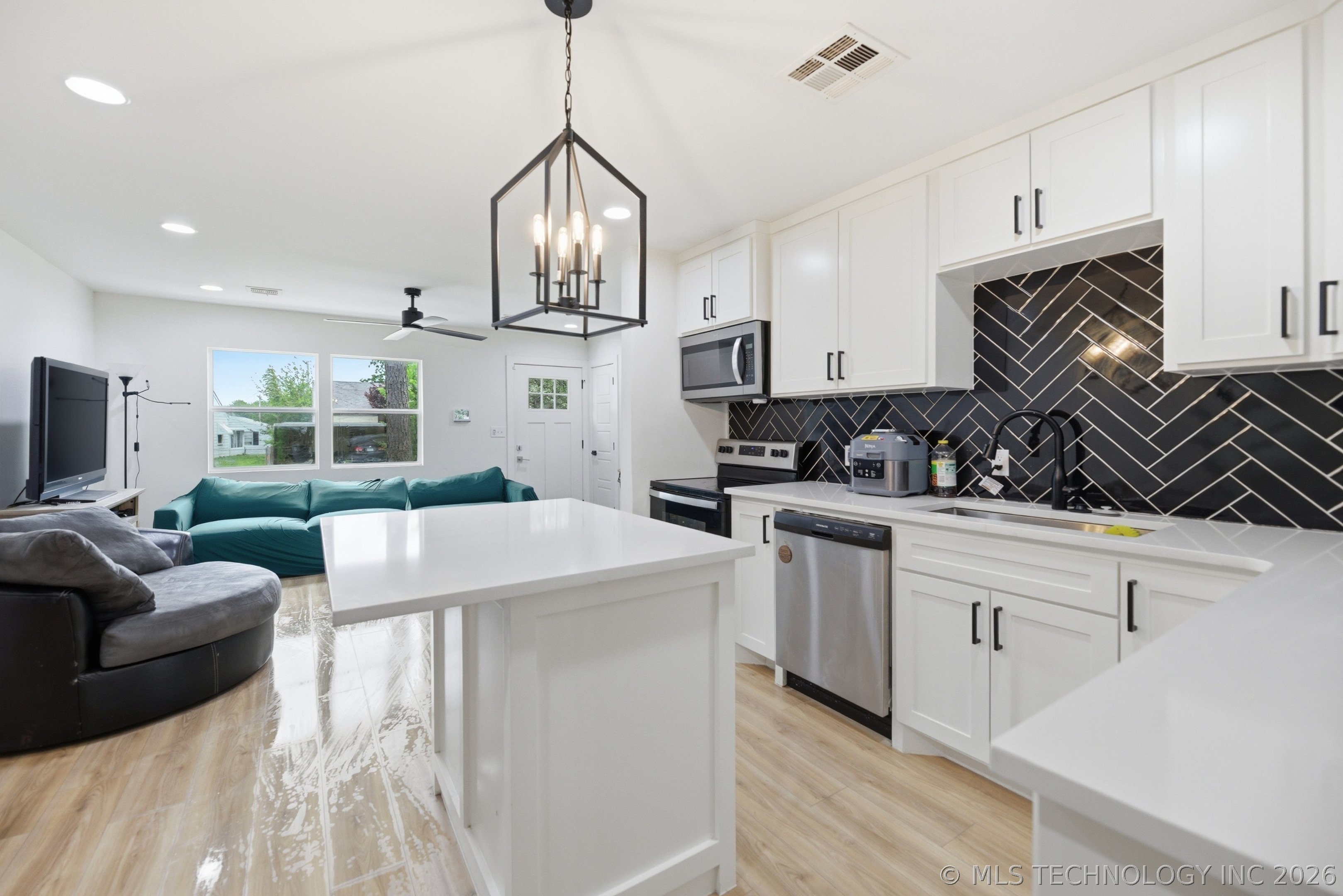 1024 N Winston Avenue W Property Photo 8