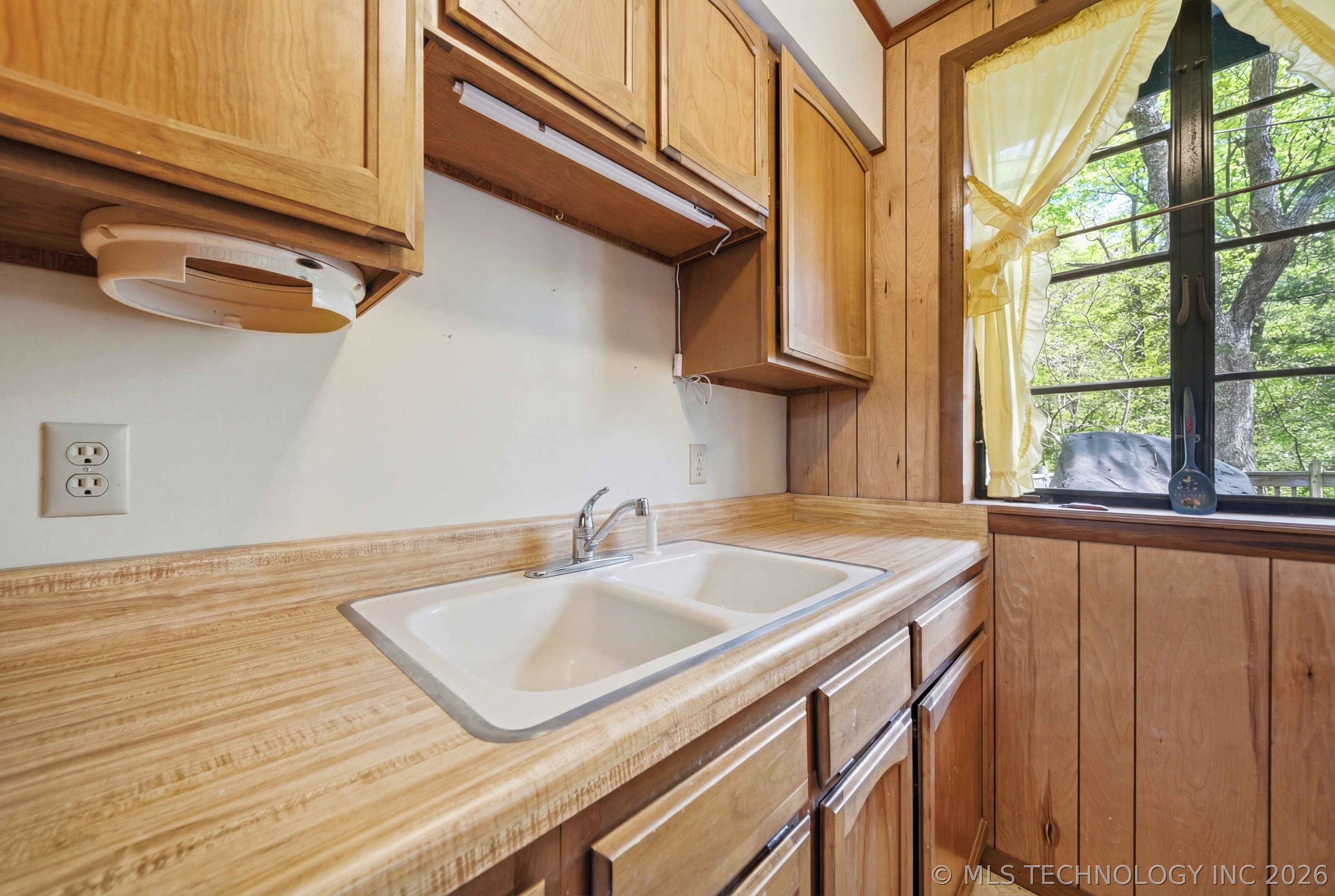 64 Walnut Street Property Photo 14