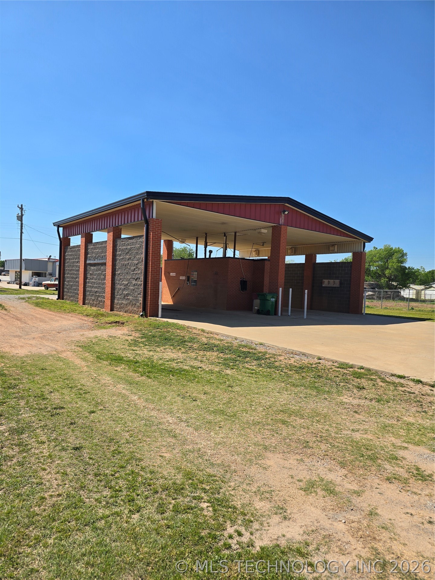 600 W Highway 64
