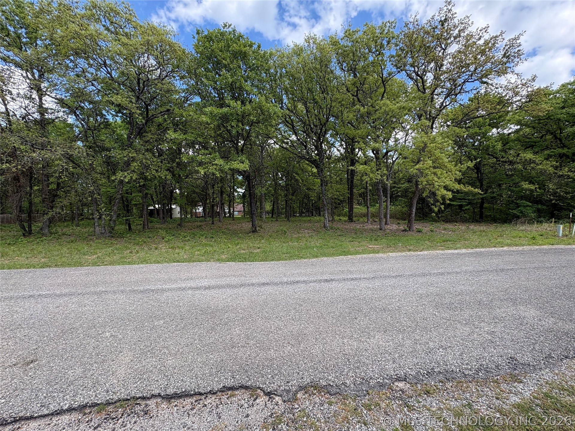 92 White Oak Drive Property Photo 3
