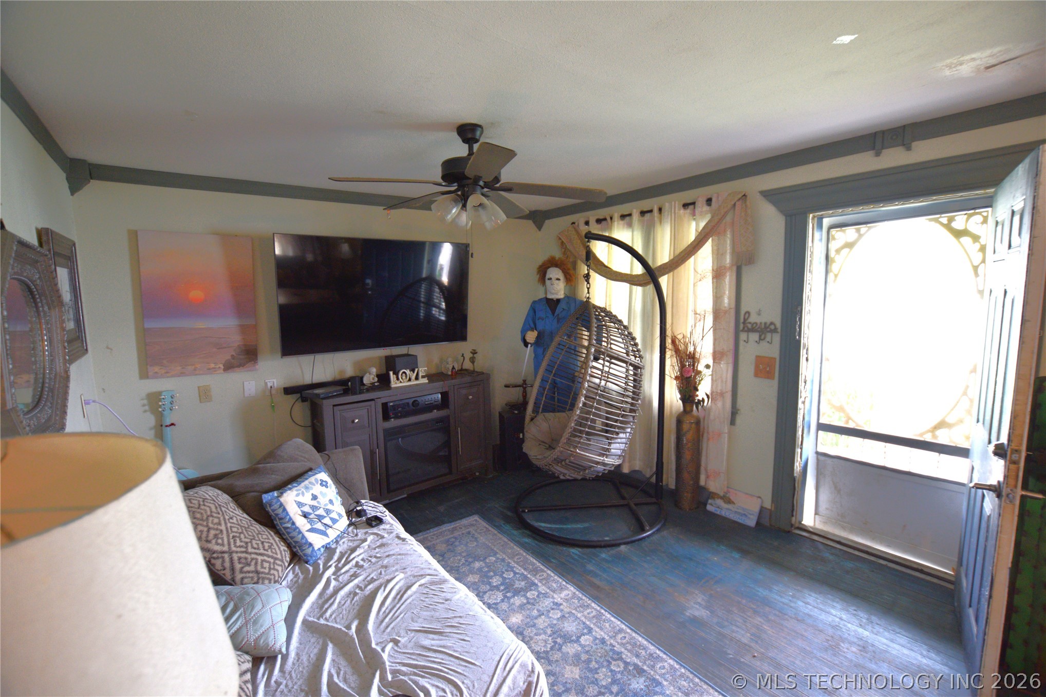 1 W Pine Street Property Photo 5