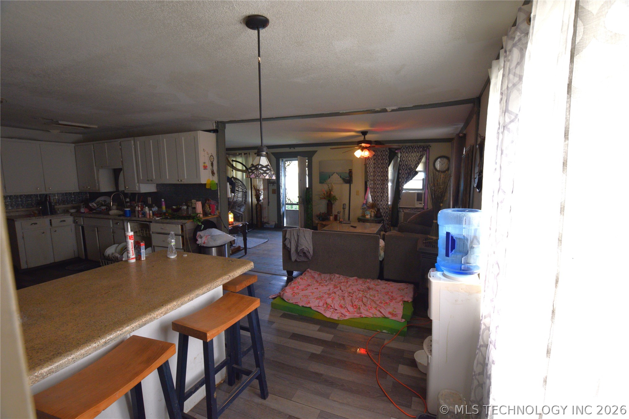 1 W Pine Street Property Photo 8