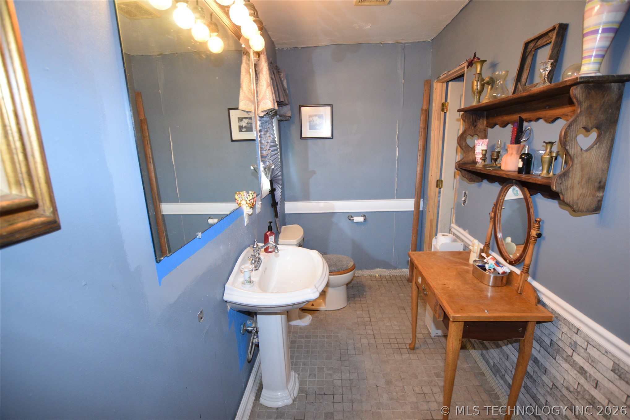 1 W Pine Street Property Photo 13