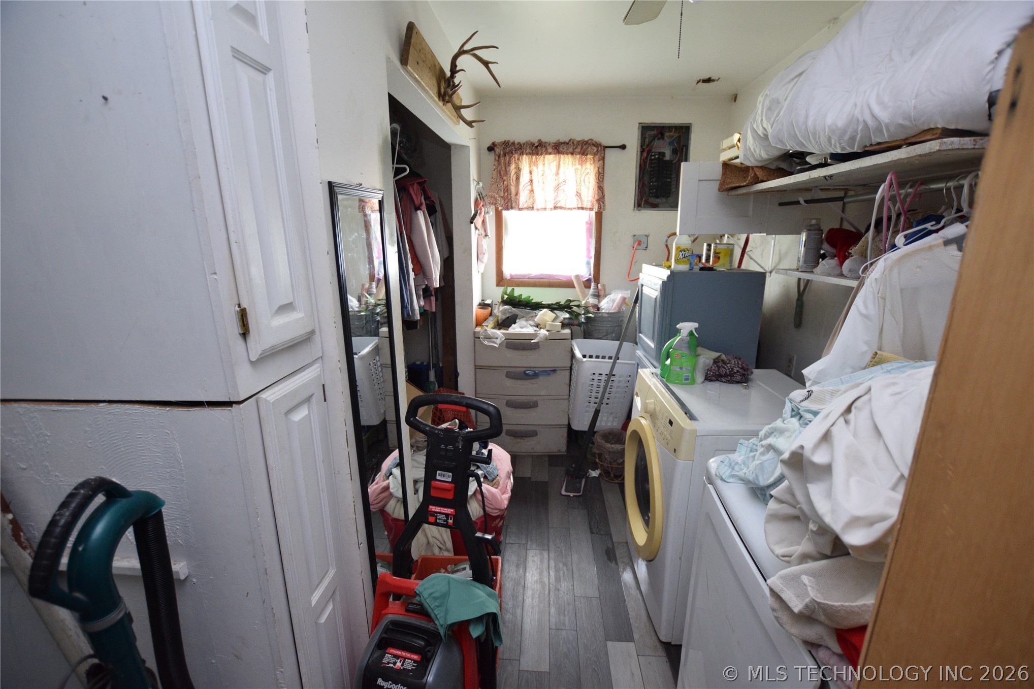 1 W Pine Street Property Photo 16