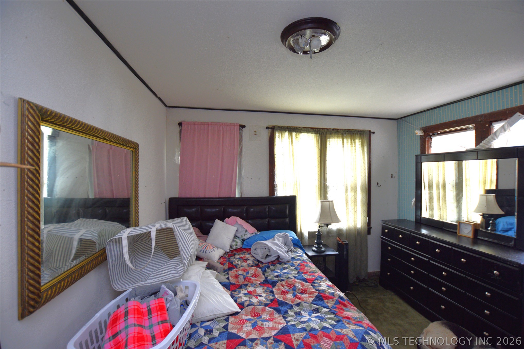 1 W Pine Street Property Photo 20