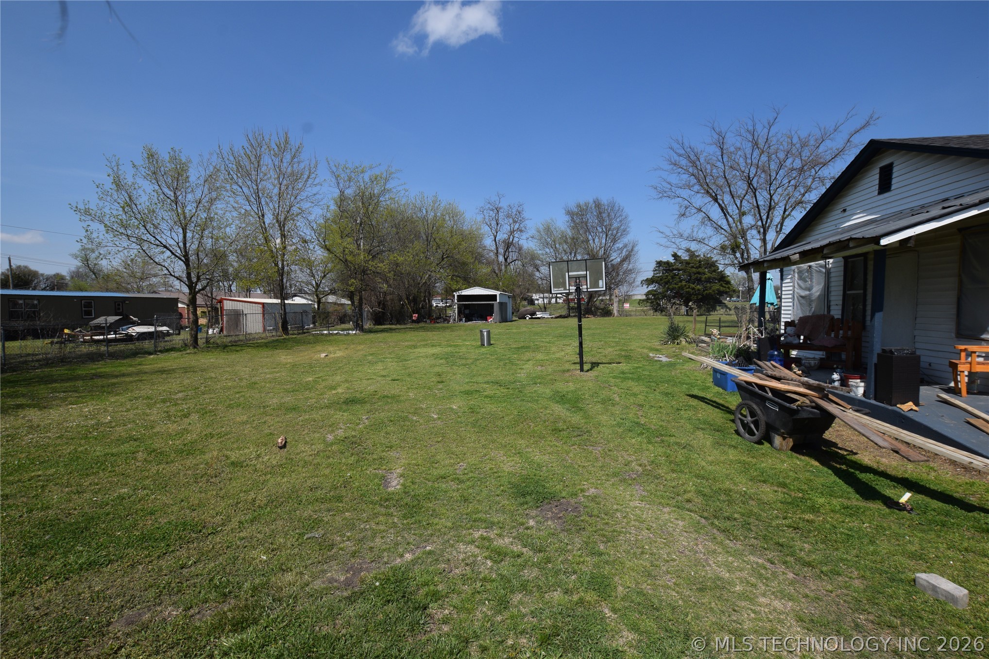 1 W Pine Street Property Photo 32