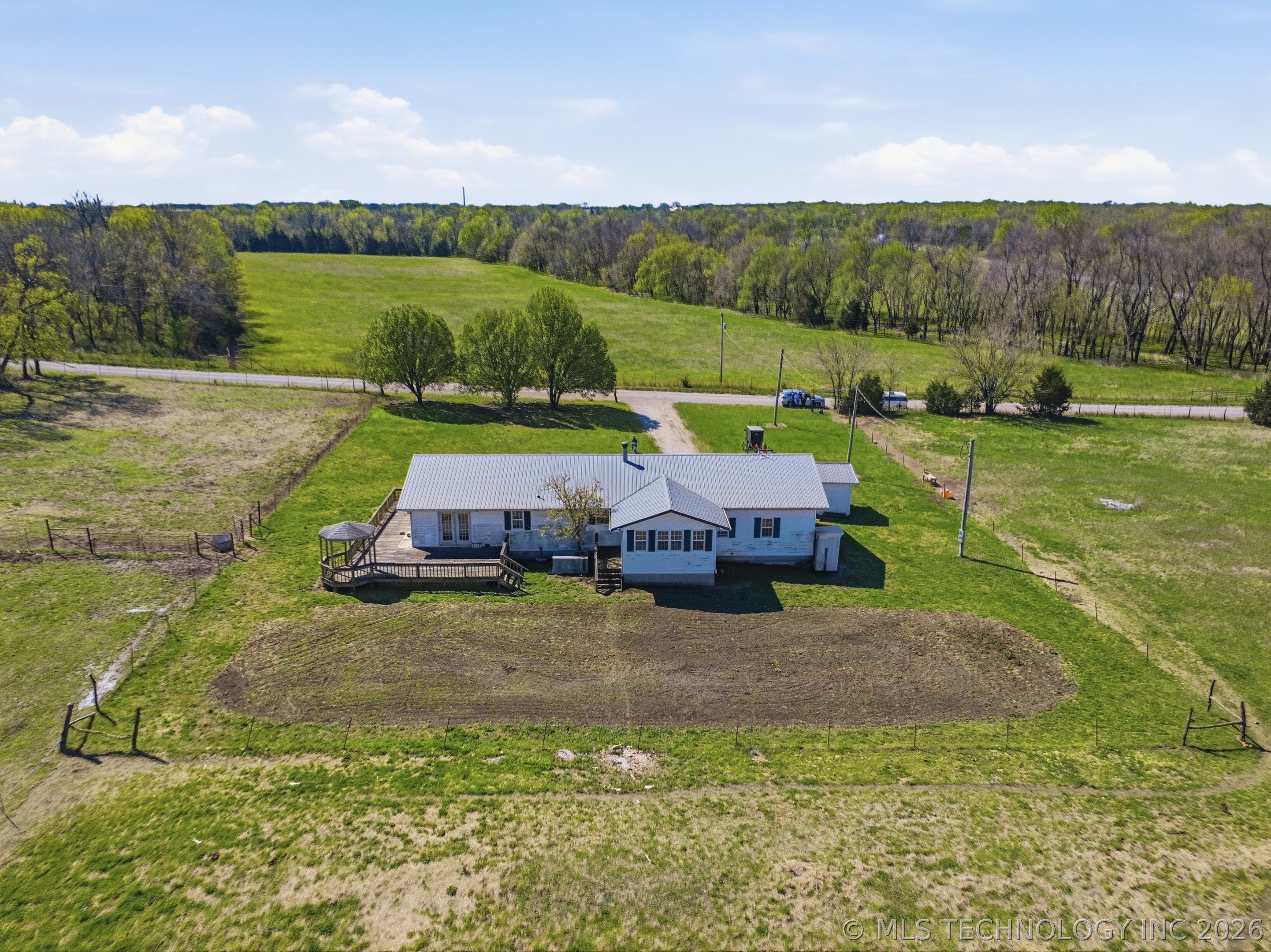 439092 E 40 Road Property Photo 4