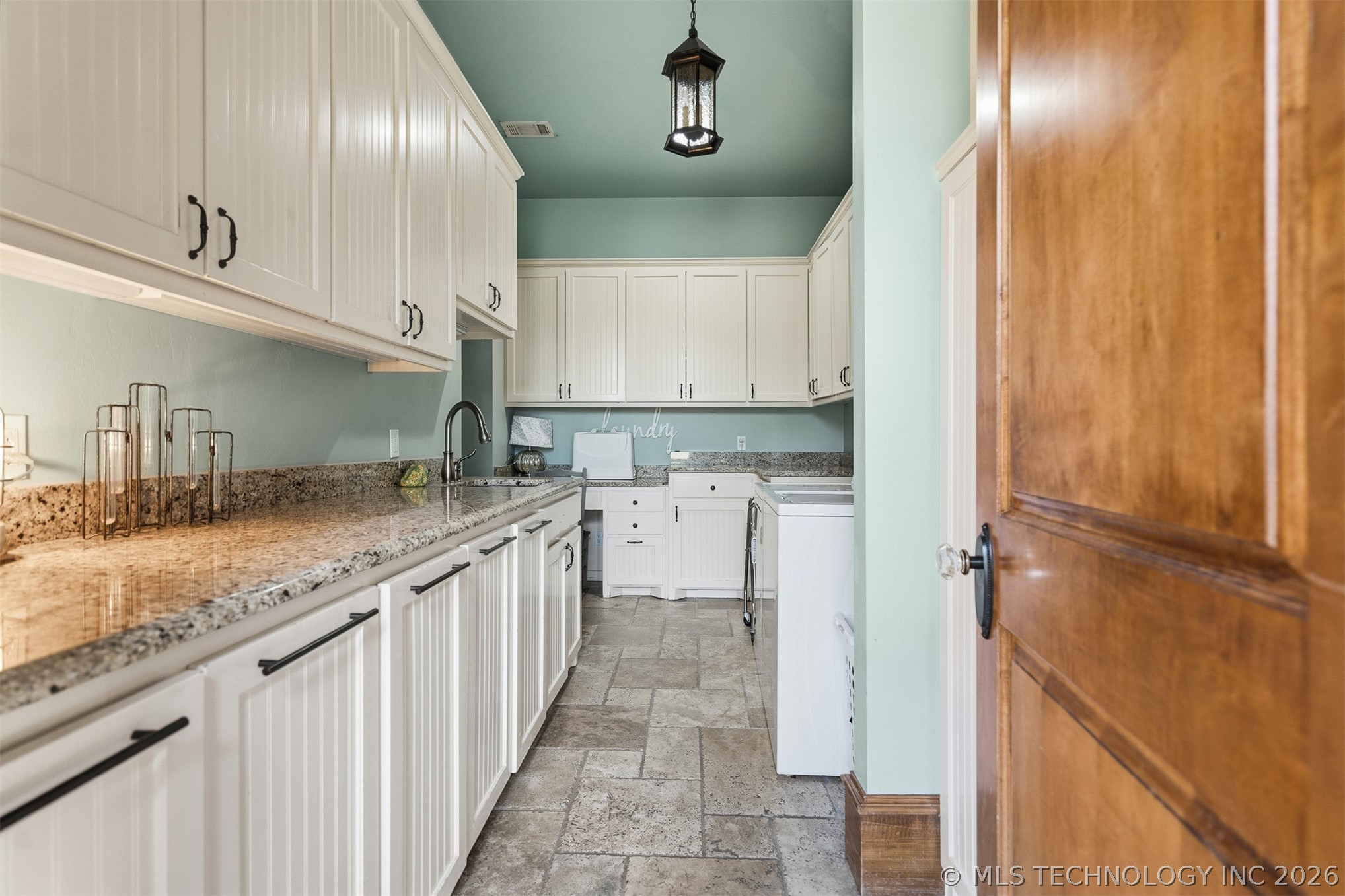 1739 Gateway Property Photo 32