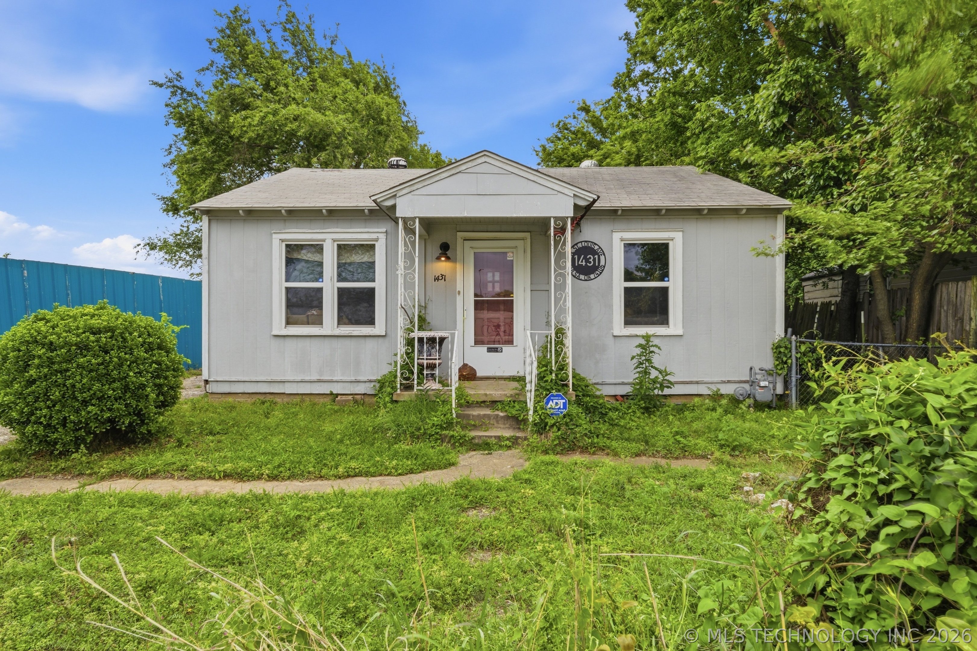 1431 St Louis Avenue Property Photo 1