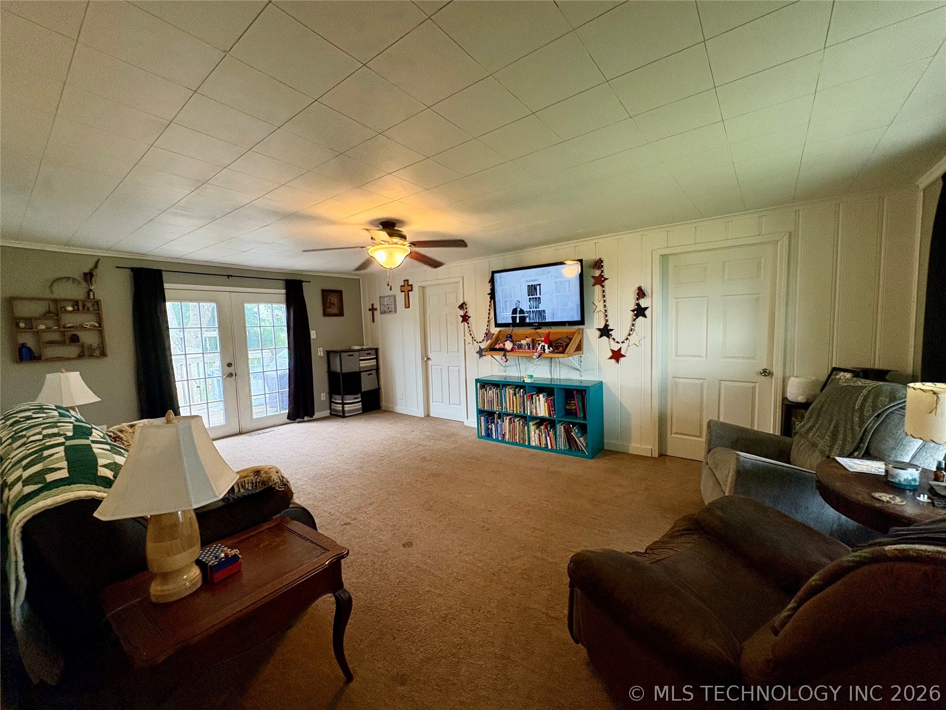 1038 S Little Avenue Property Photo 9