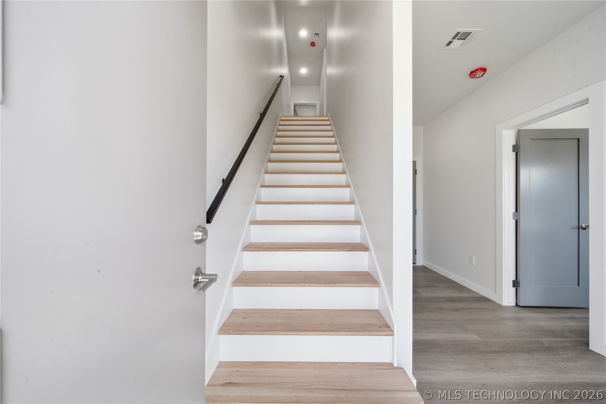 208 W Houston Street Property Photo 3