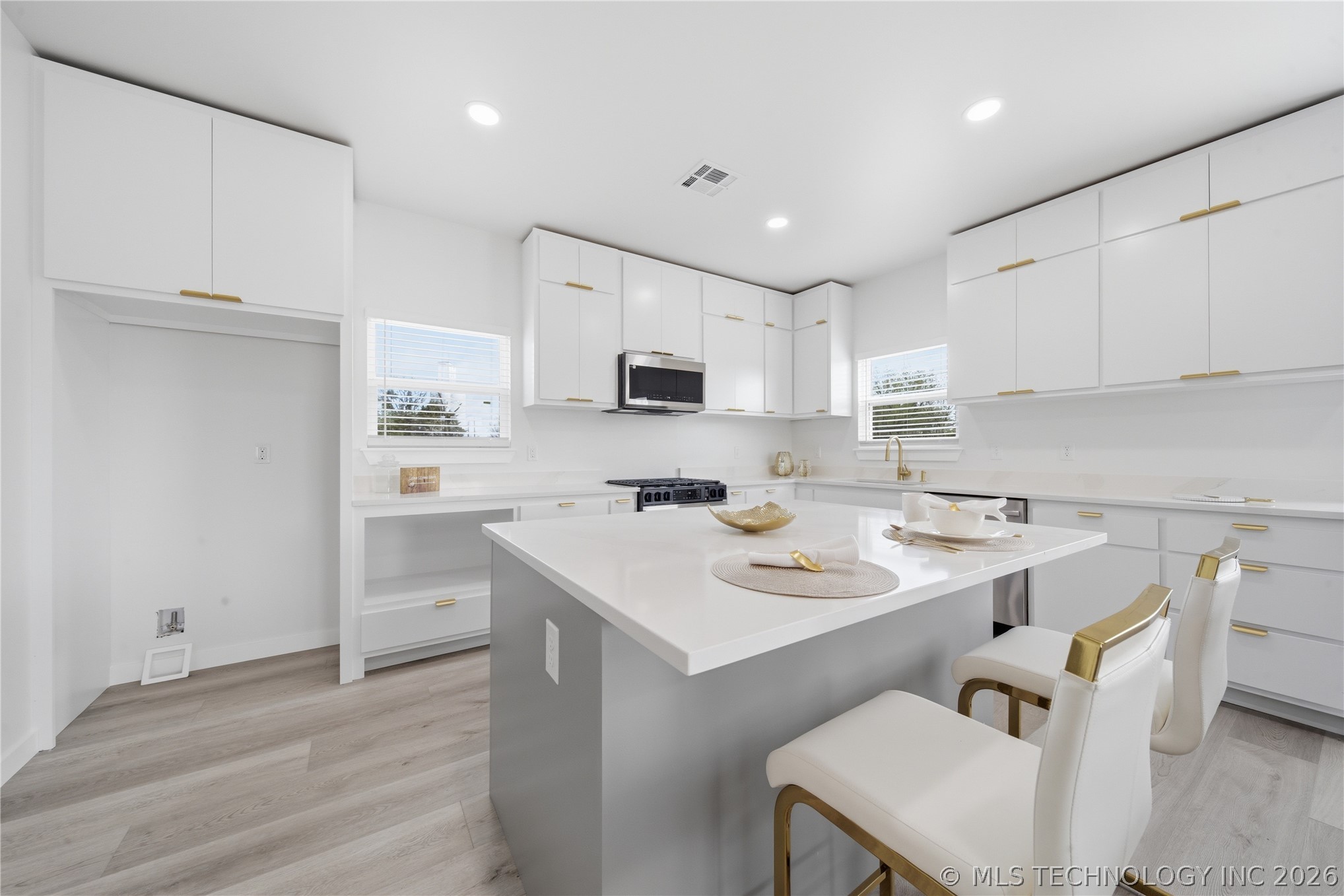 208 W Houston Street Property Photo 14