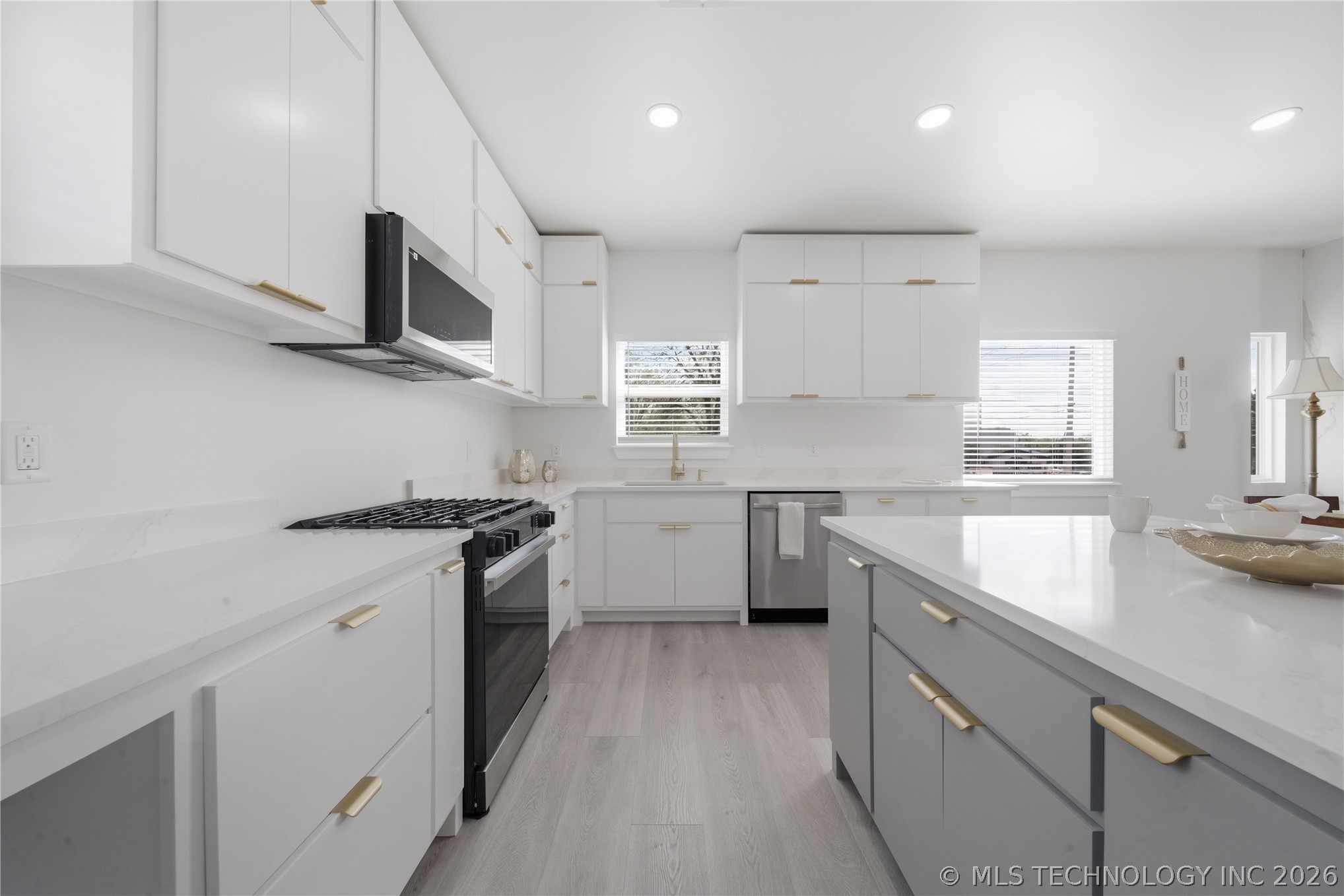 208 W Houston Street Property Photo 15