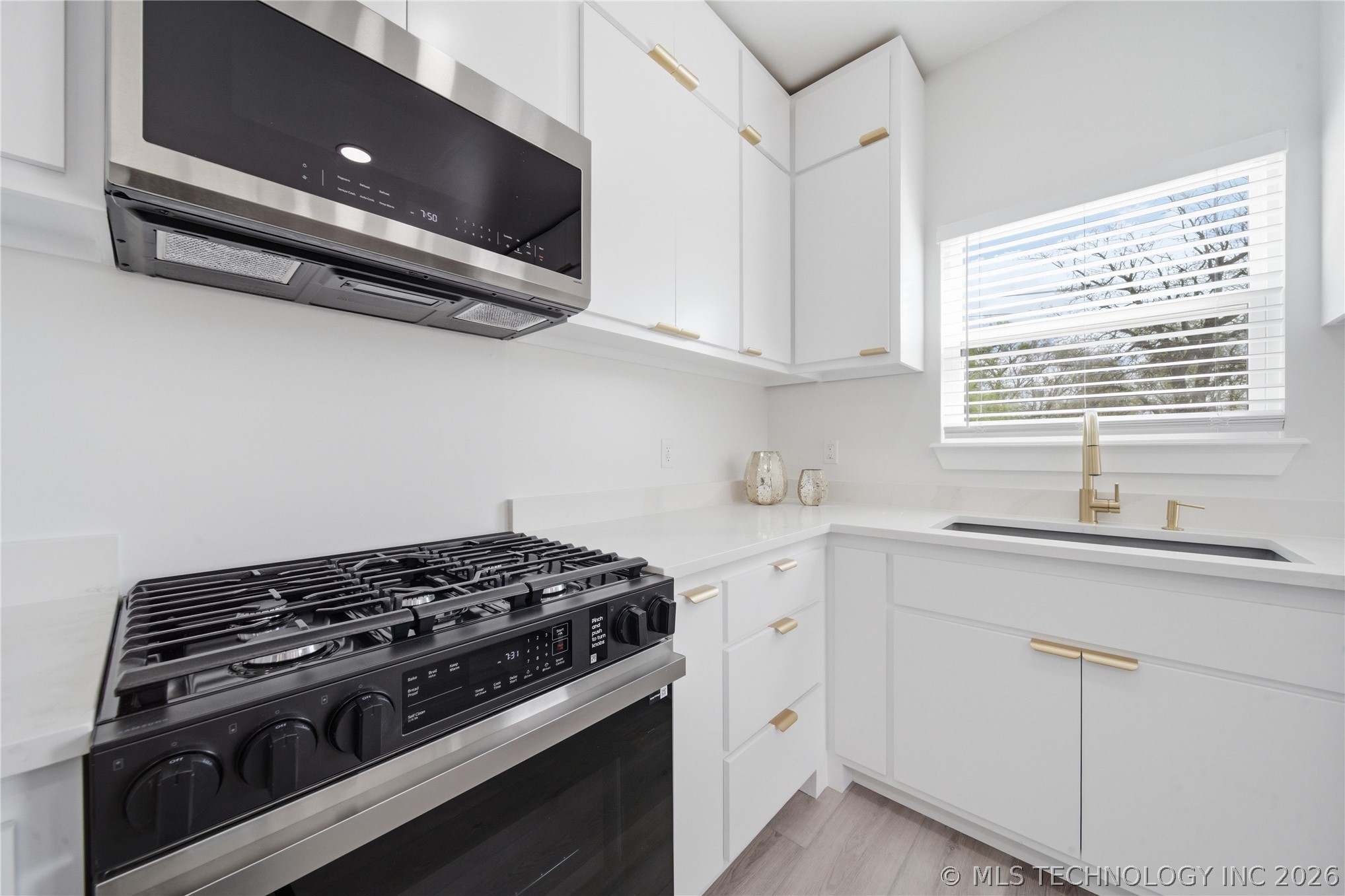 208 W Houston Street Property Photo 17