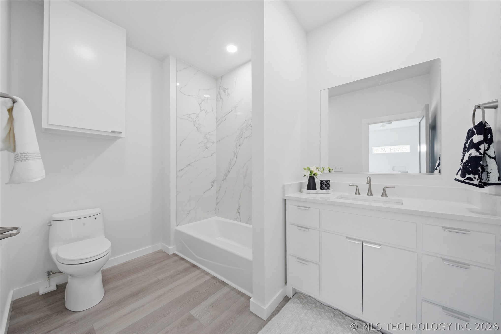 208 W Houston Street Property Photo 21