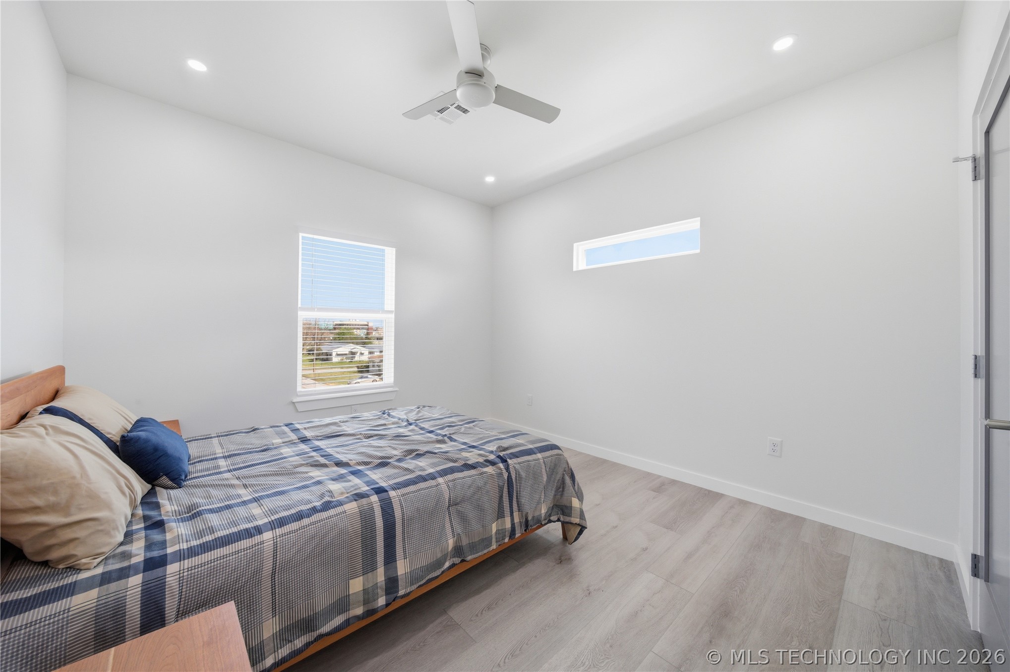 208 W Houston Street Property Photo 23