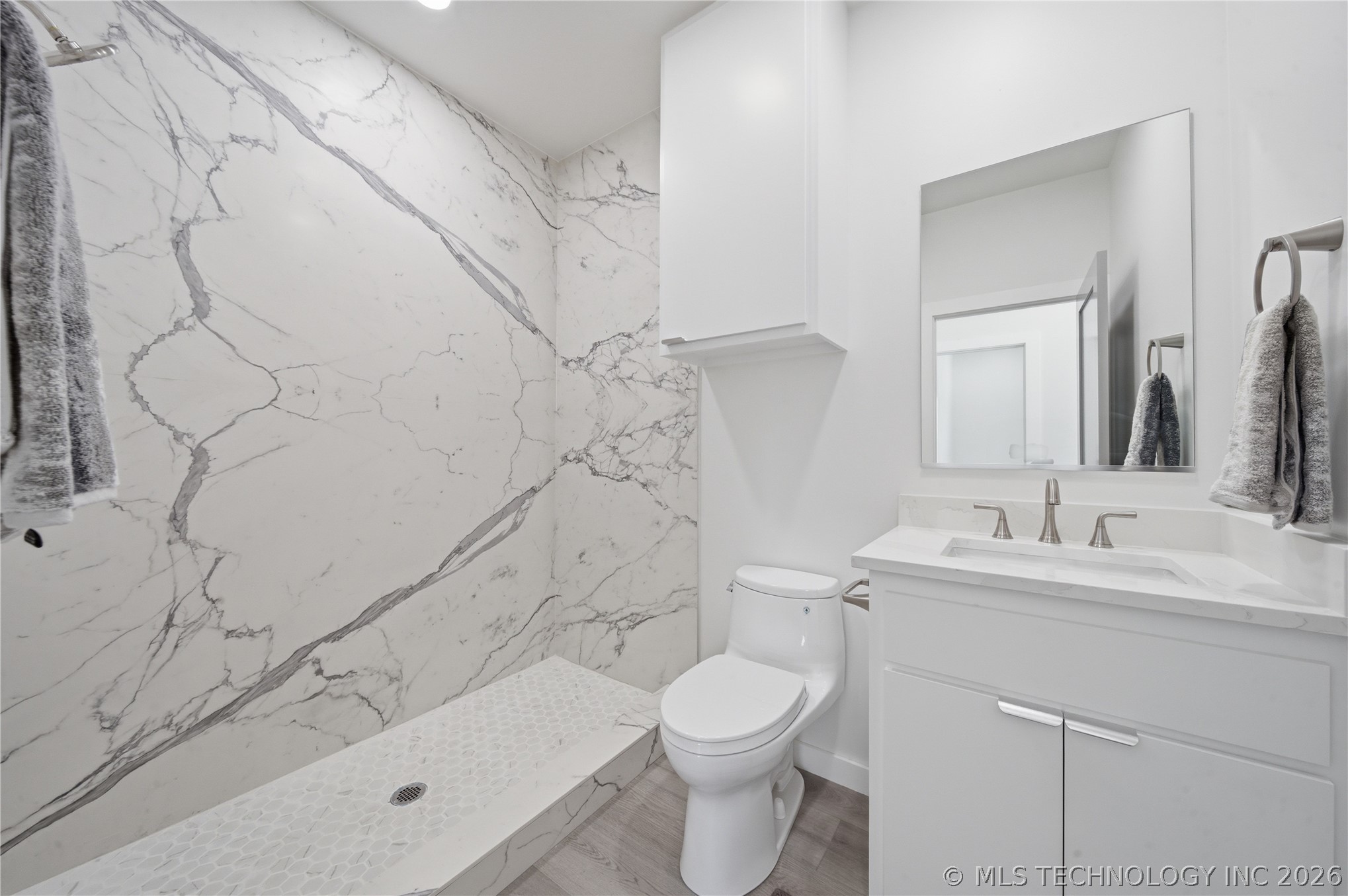 208 W Houston Street Property Photo 24