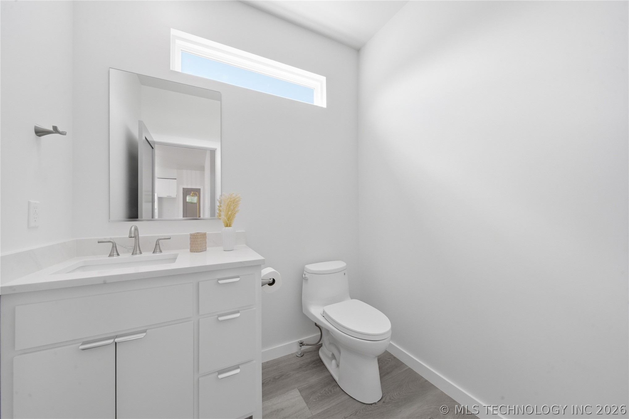 208 W Houston Street Property Photo 26