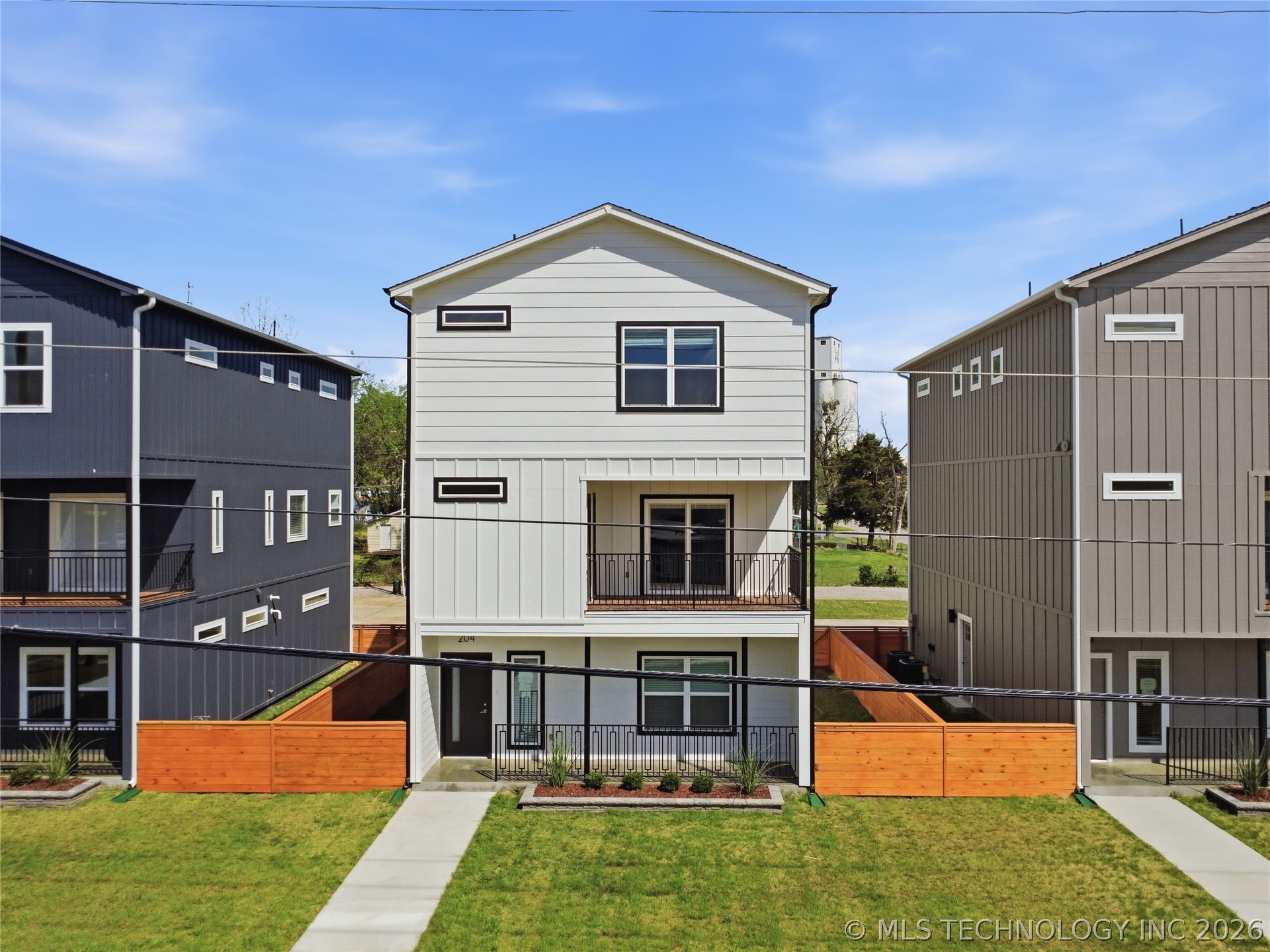 204 W Houston Street Property Photo 1