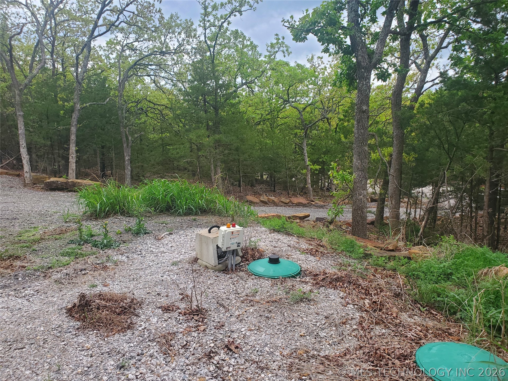 621 N Deep Cove Drive Property Photo 3