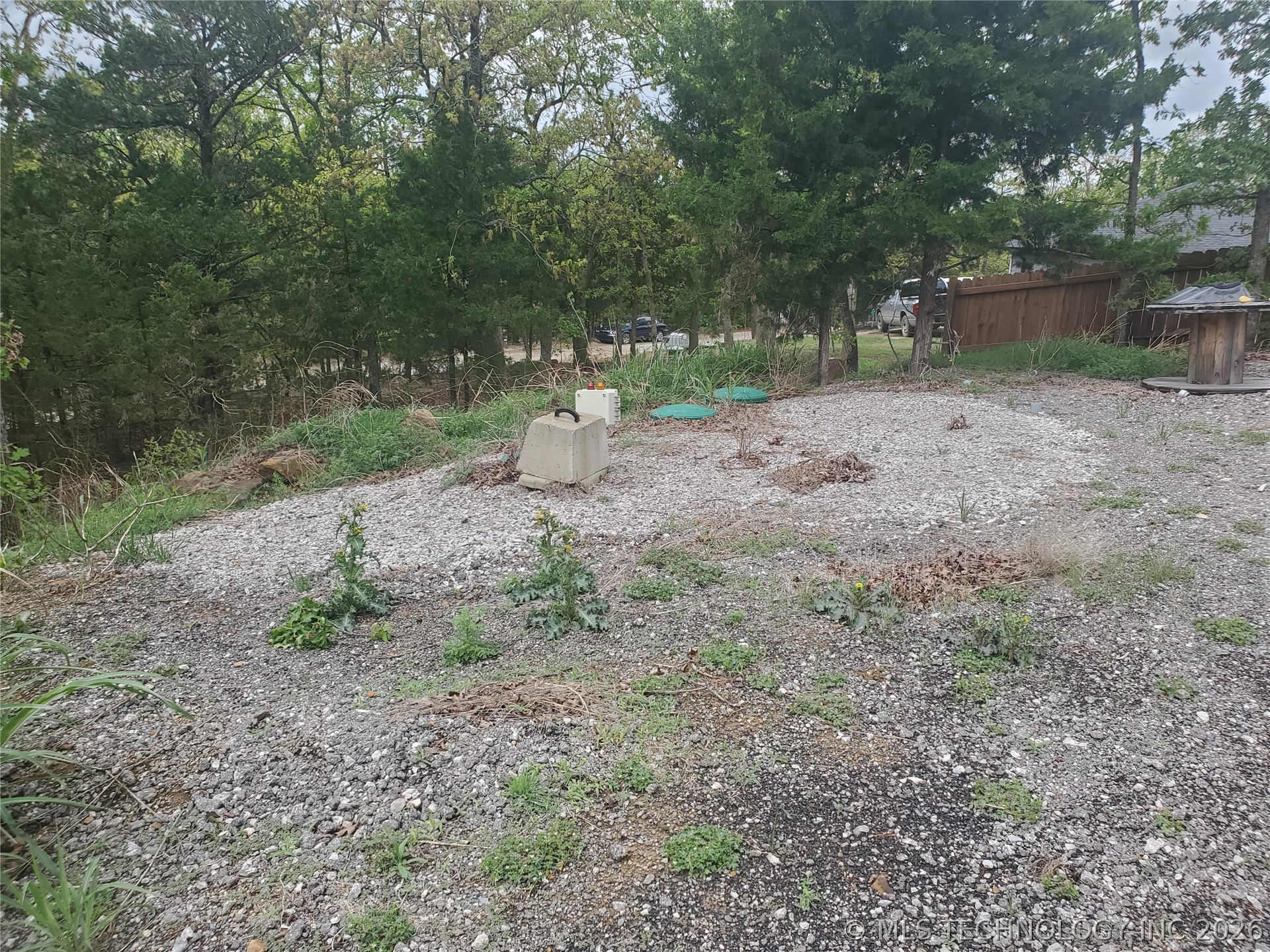 621 N Deep Cove Drive Property Photo 5