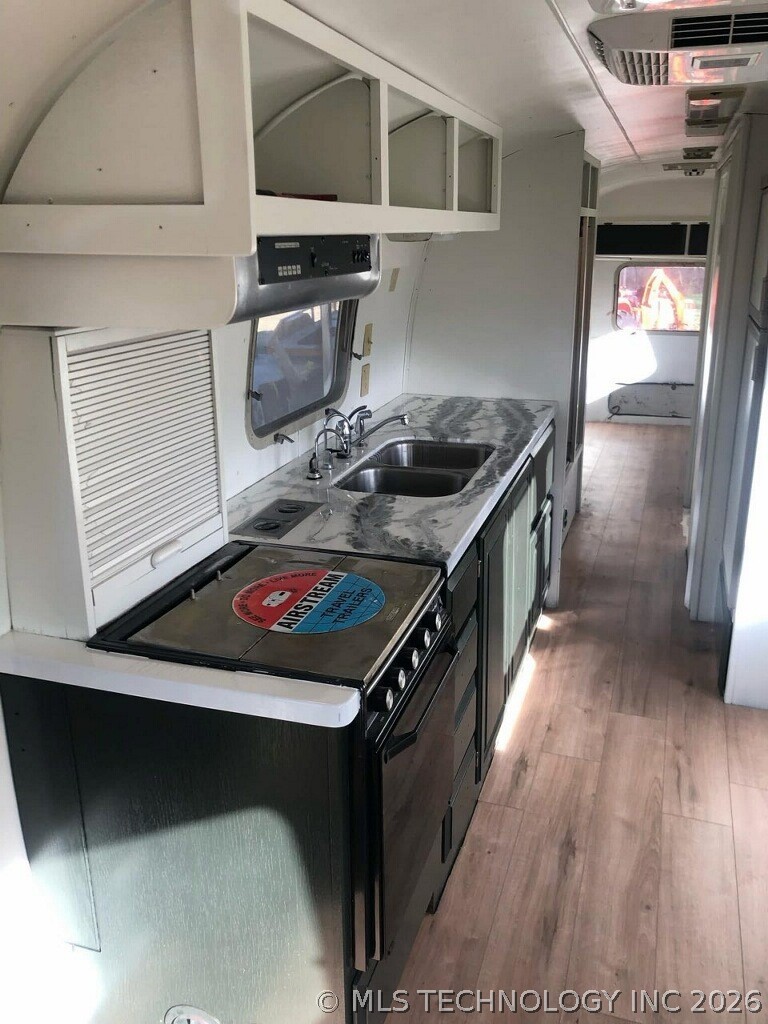 621 N Deep Cove Drive Property Photo 12