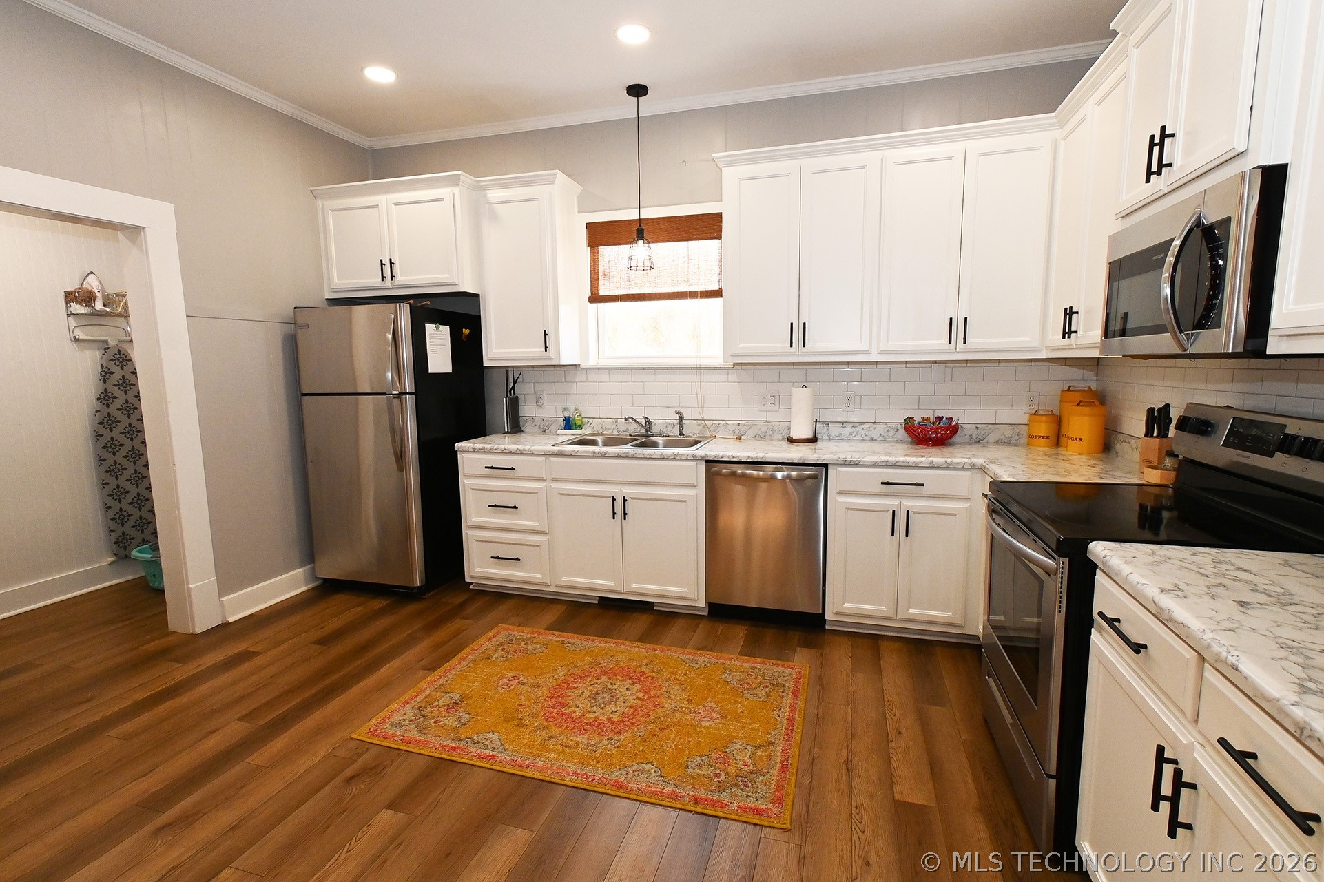 812 N Main Street Property Photo 7