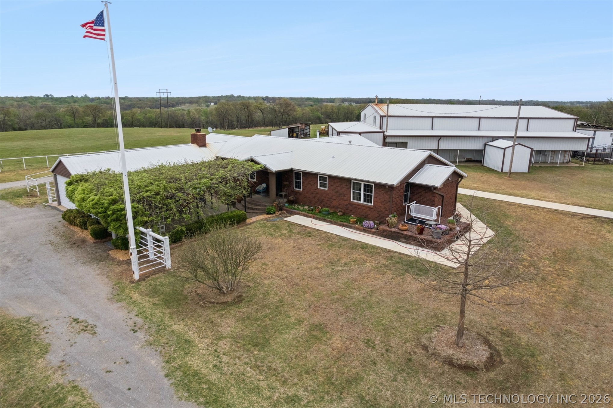 734 E Harrison Road Property Photo 2