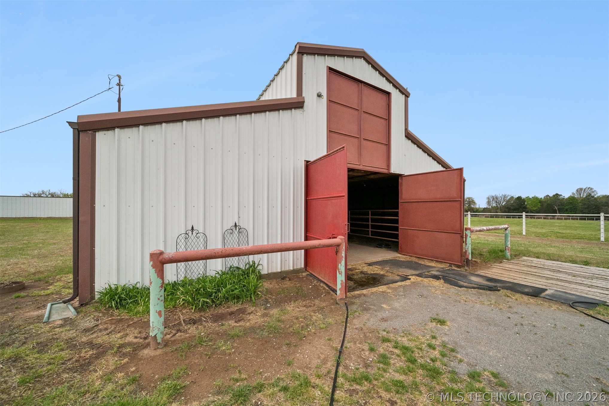 734 E Harrison Road Property Photo 9