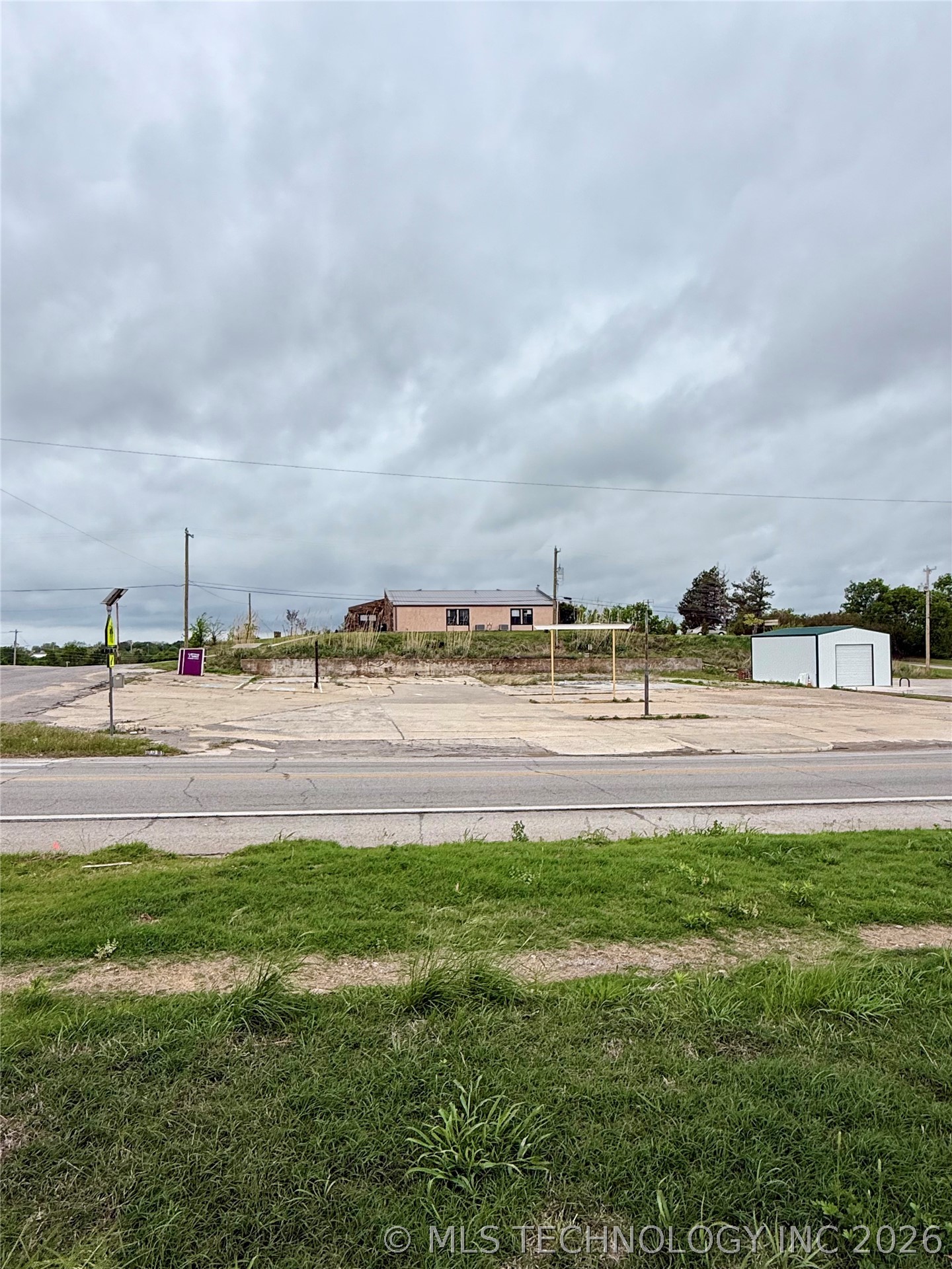 1202 W 1st