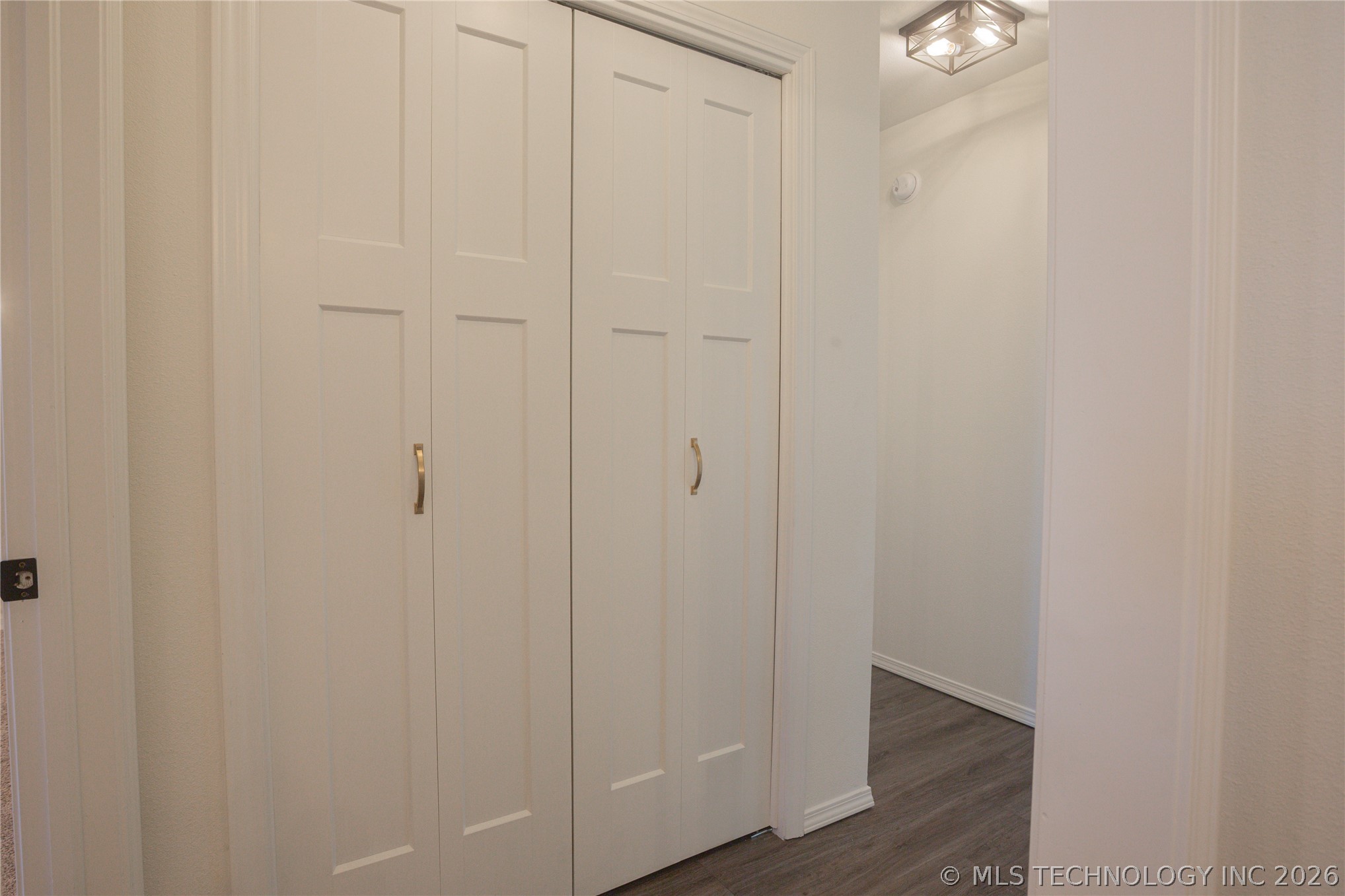 2423 S Maywood Drive Property Photo 13