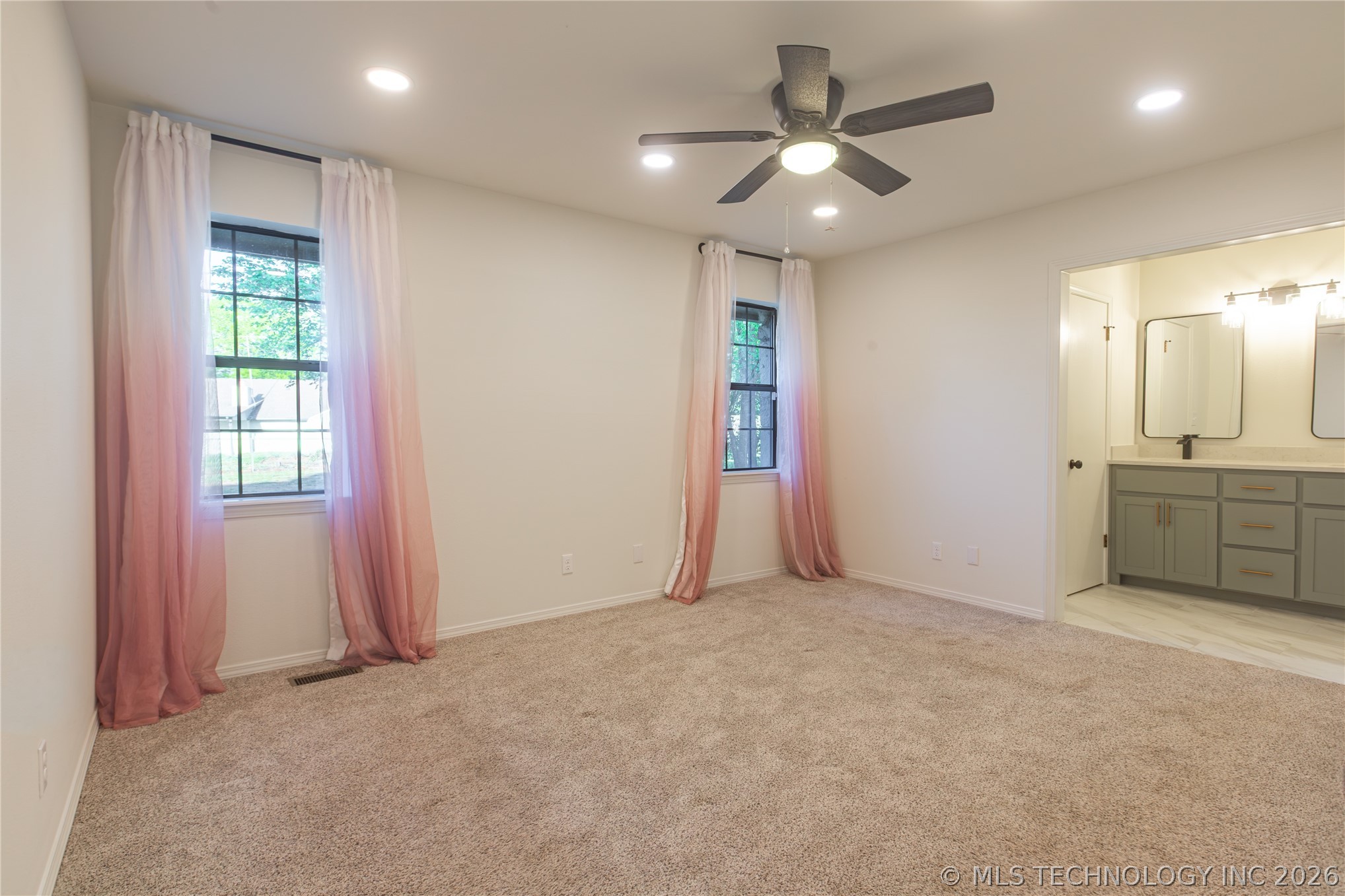 2423 S Maywood Drive Property Photo 16