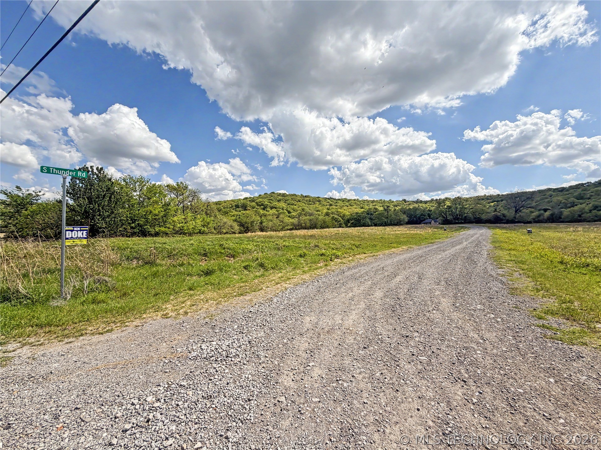 433 S Thunder Road Property Photo 19
