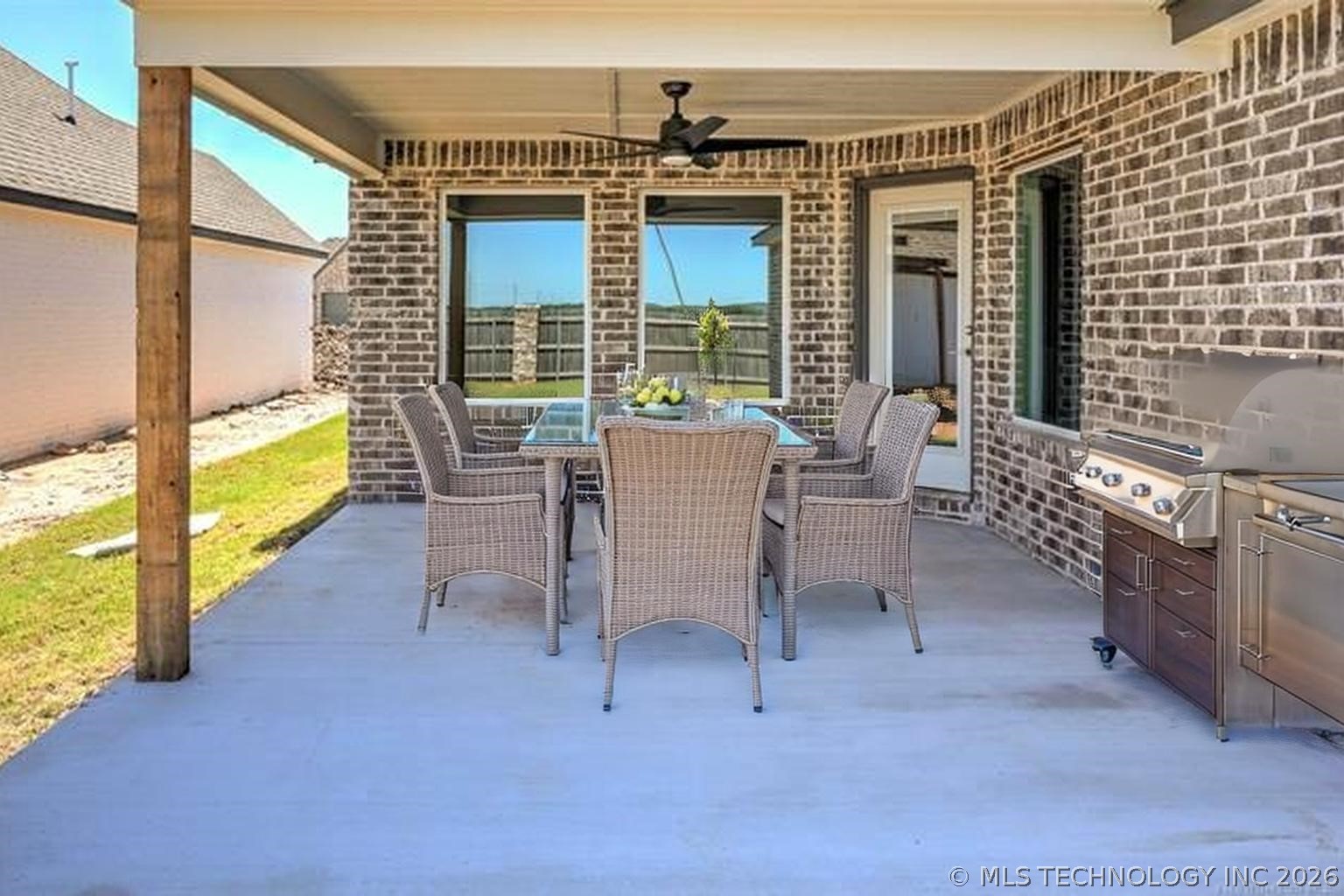 2918 E Rockford Place Property Photo 26
