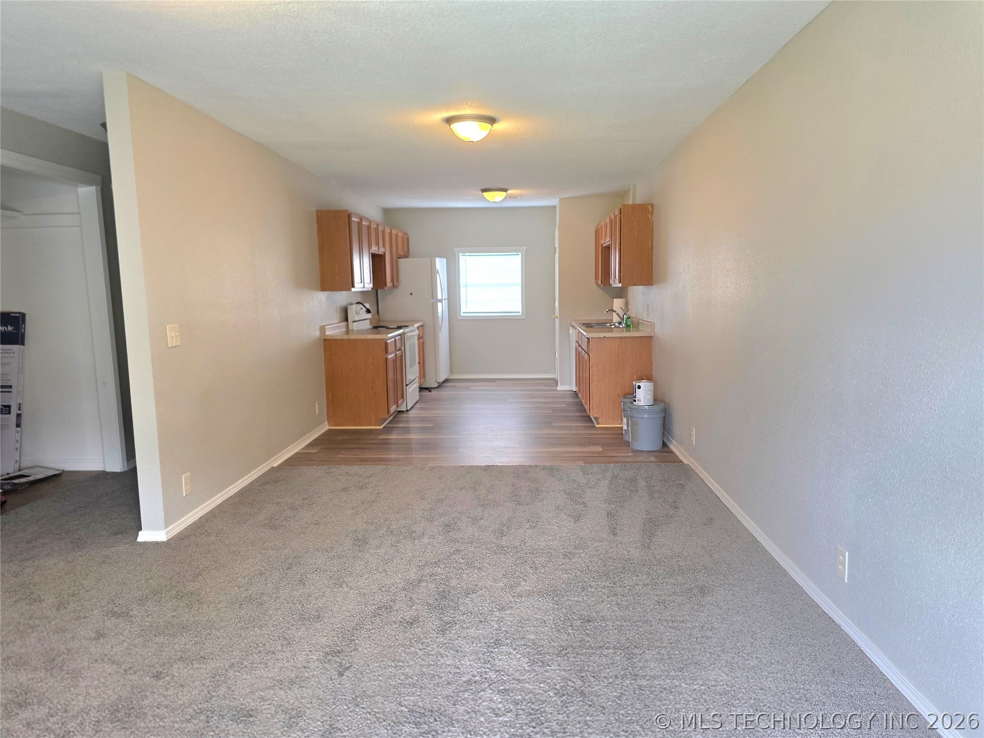 942 N Ross Avenue Property Photo 3