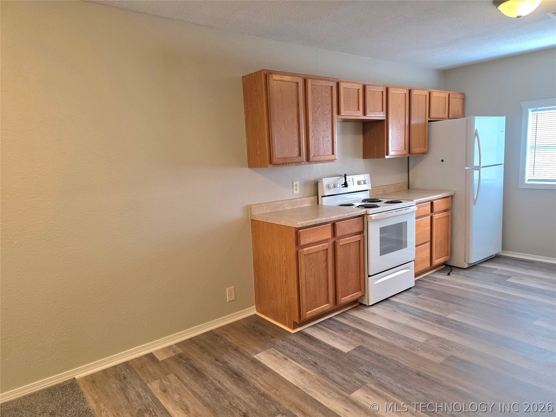 942 N Ross Avenue Property Photo 4