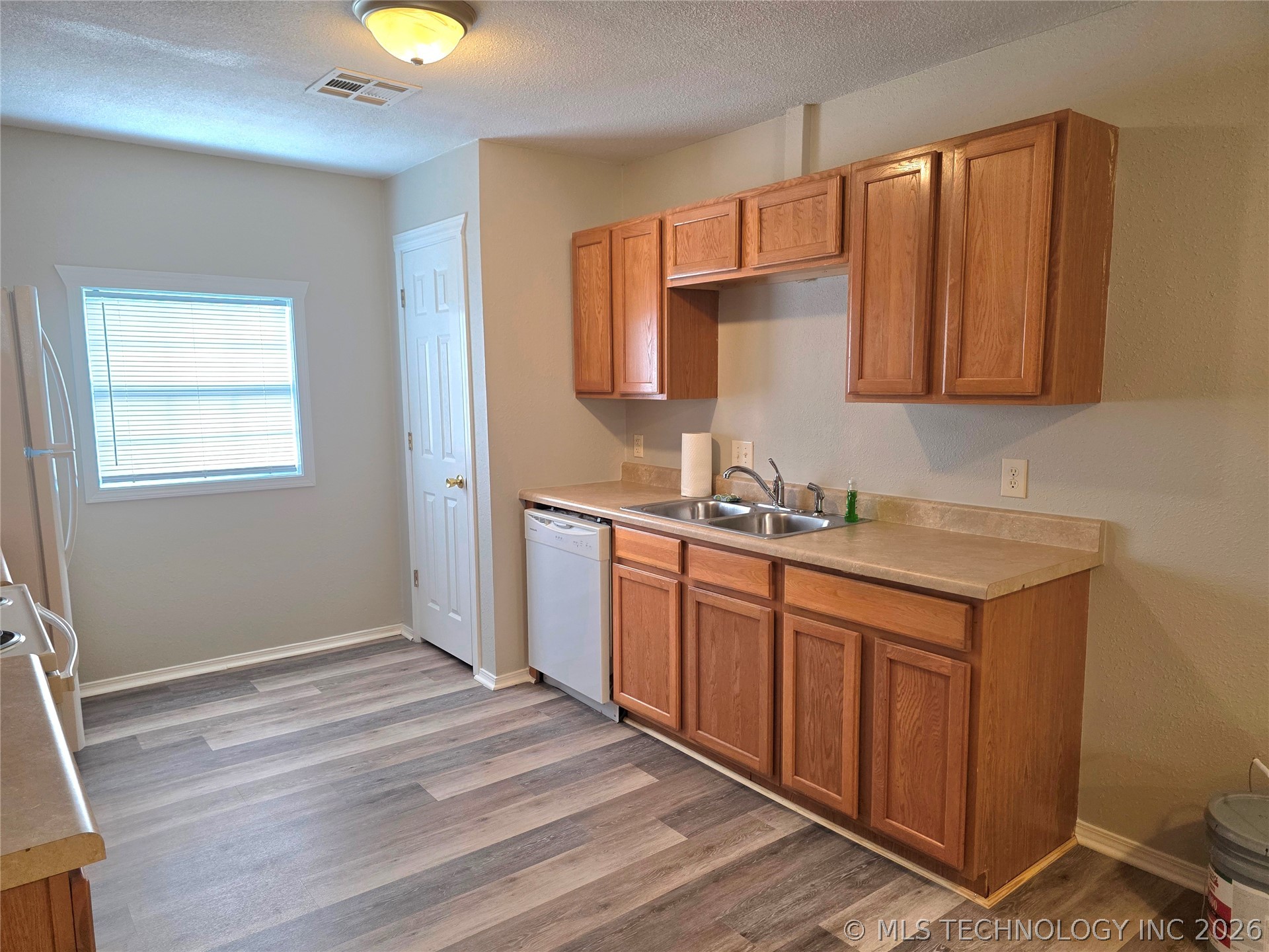 942 N Ross Avenue Property Photo 5