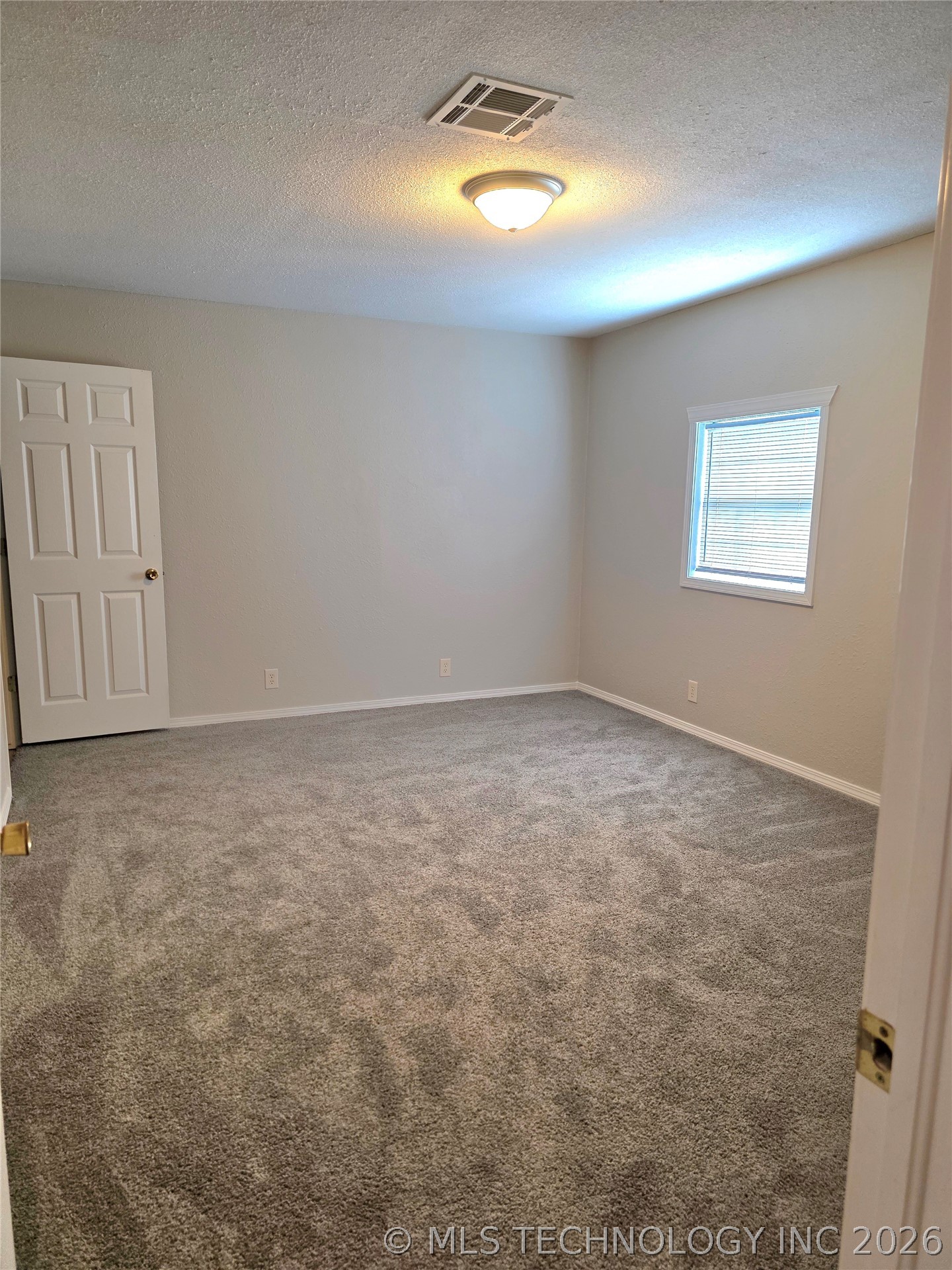 942 N Ross Avenue Property Photo 6