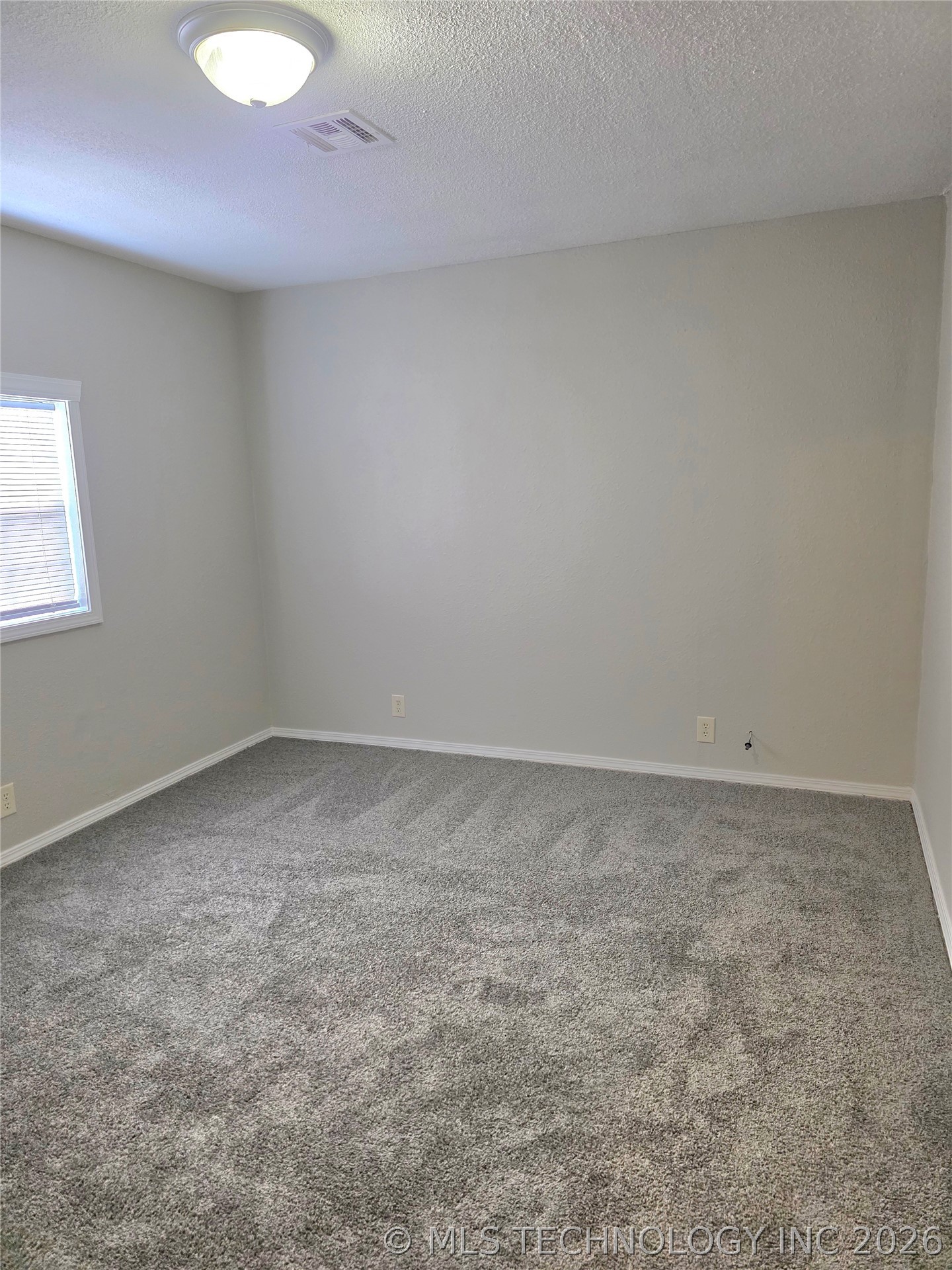 942 N Ross Avenue Property Photo 7