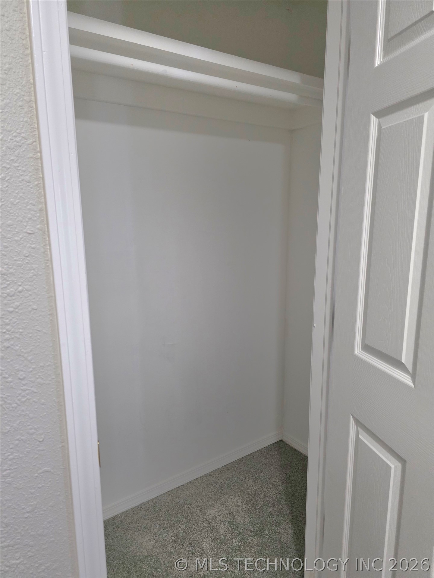 942 N Ross Avenue Property Photo 10