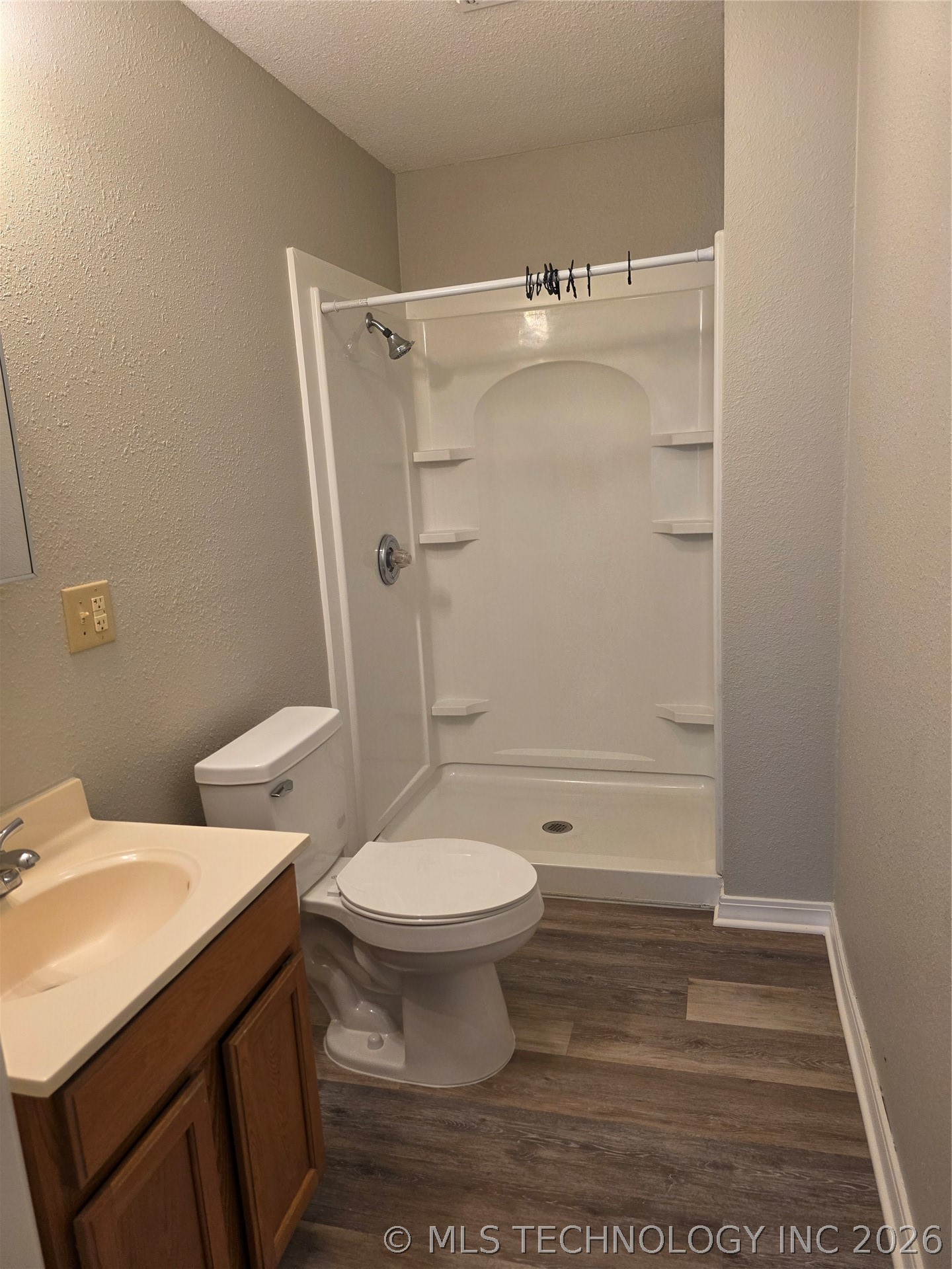 942 N Ross Avenue Property Photo 11