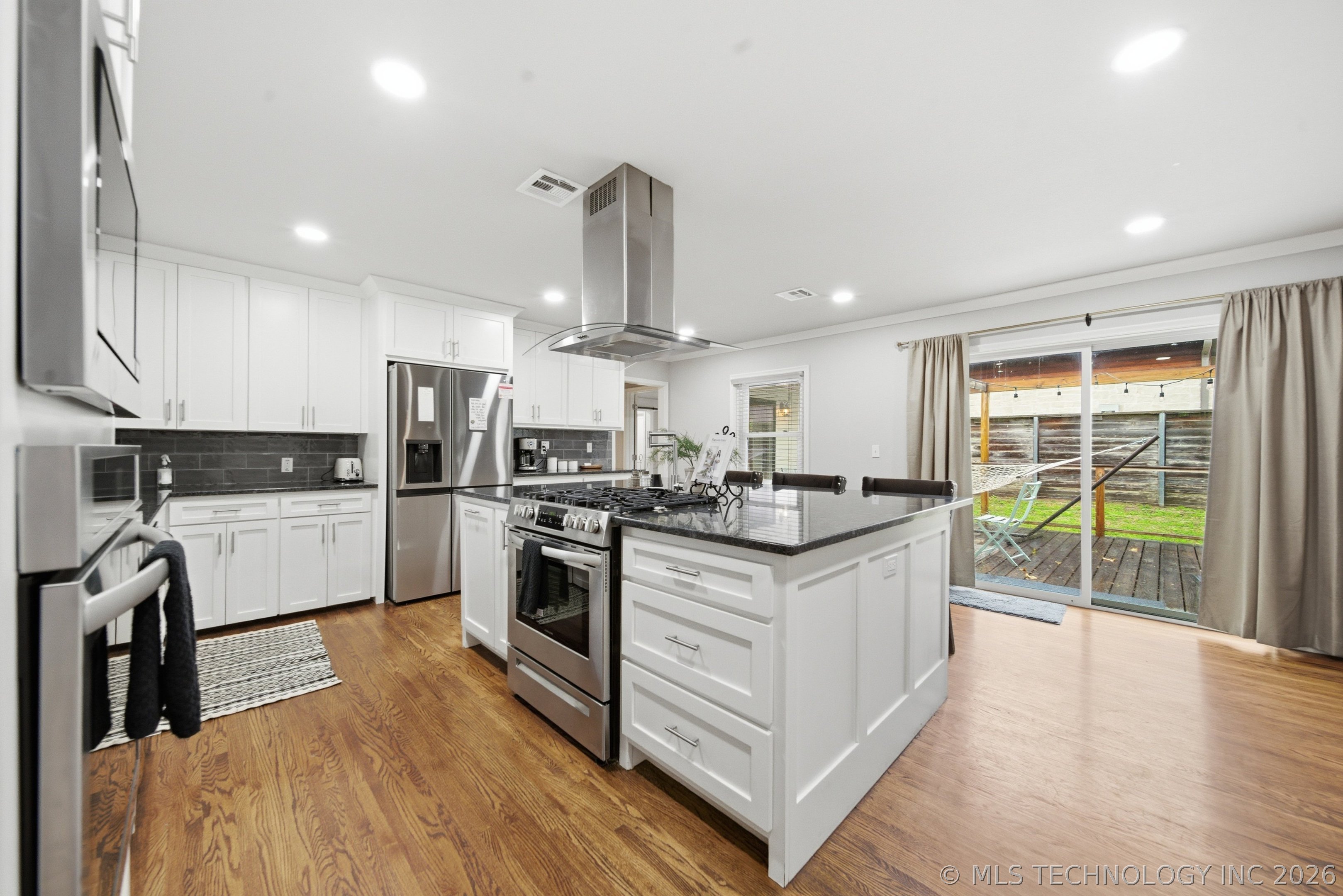 3637 S Lewis Avenue Property Photo 16
