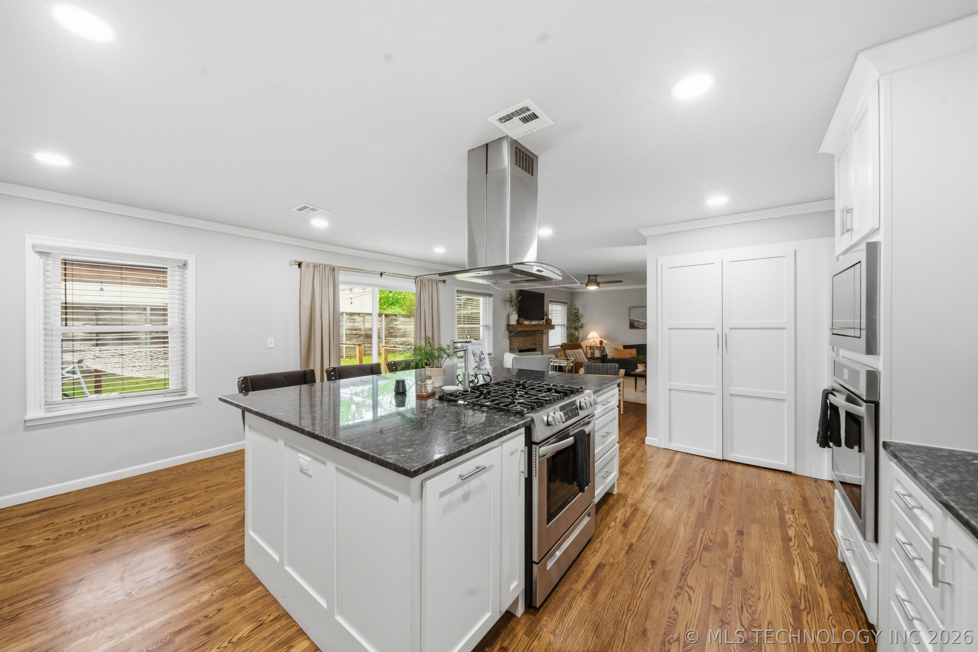 3637 S Lewis Avenue Property Photo 17