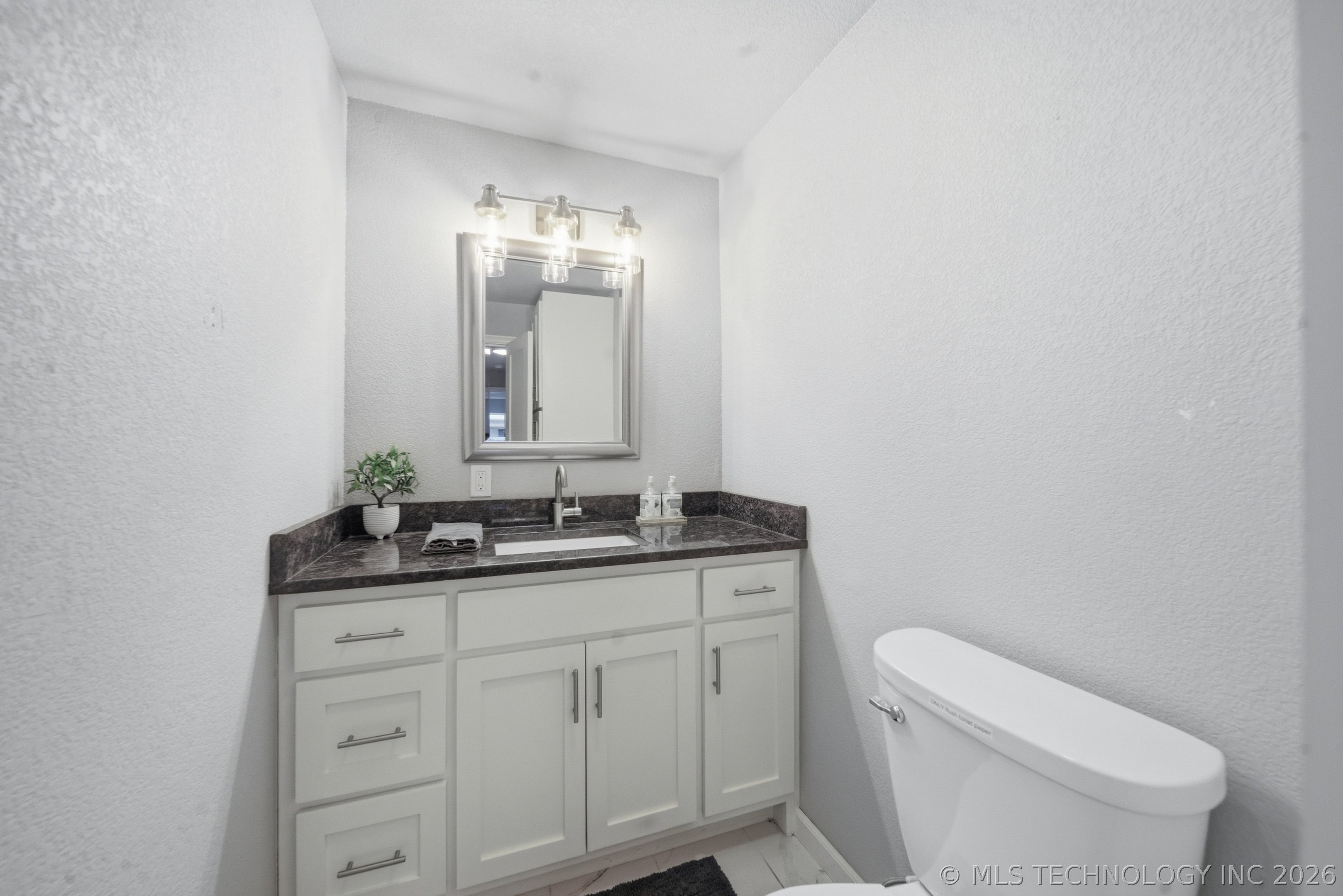 3637 S Lewis Avenue Property Photo 30