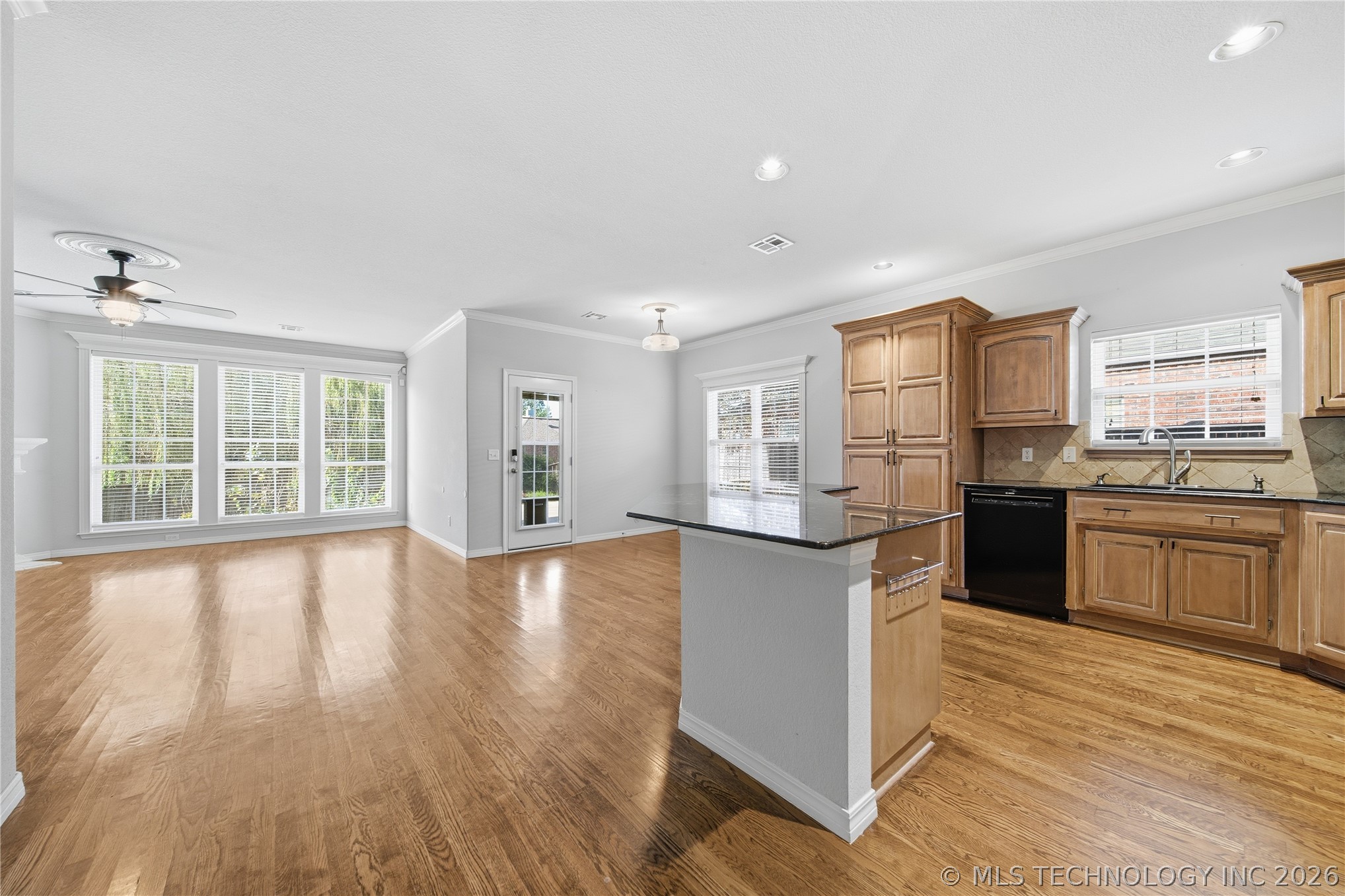4012 W Kent Street Property Photo 11