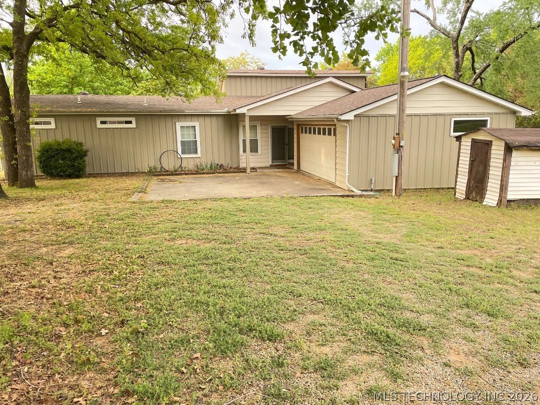 429728 E 1147 Road Property Photo 1