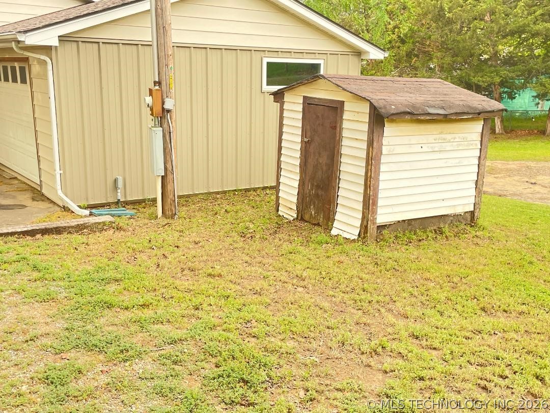 429728 E 1147 Road Property Photo 4